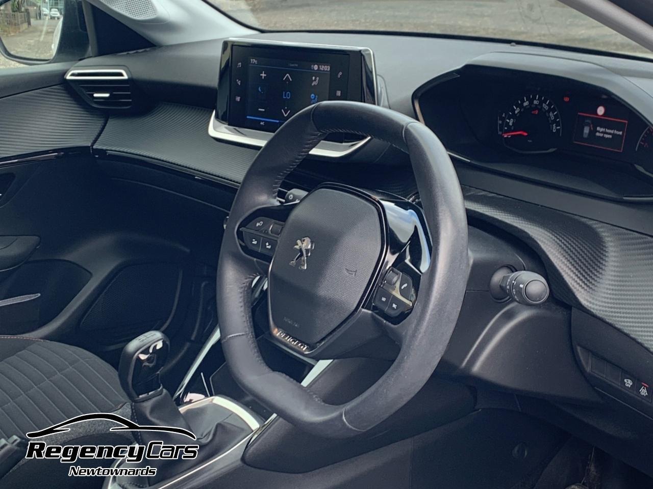 Peugeot 208 view 6