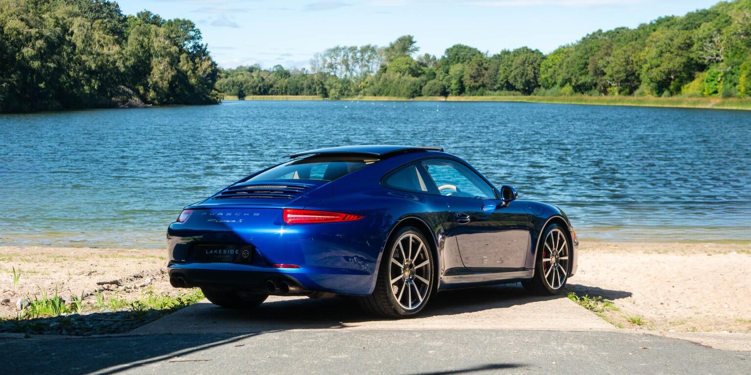 Porsche 911 view 6