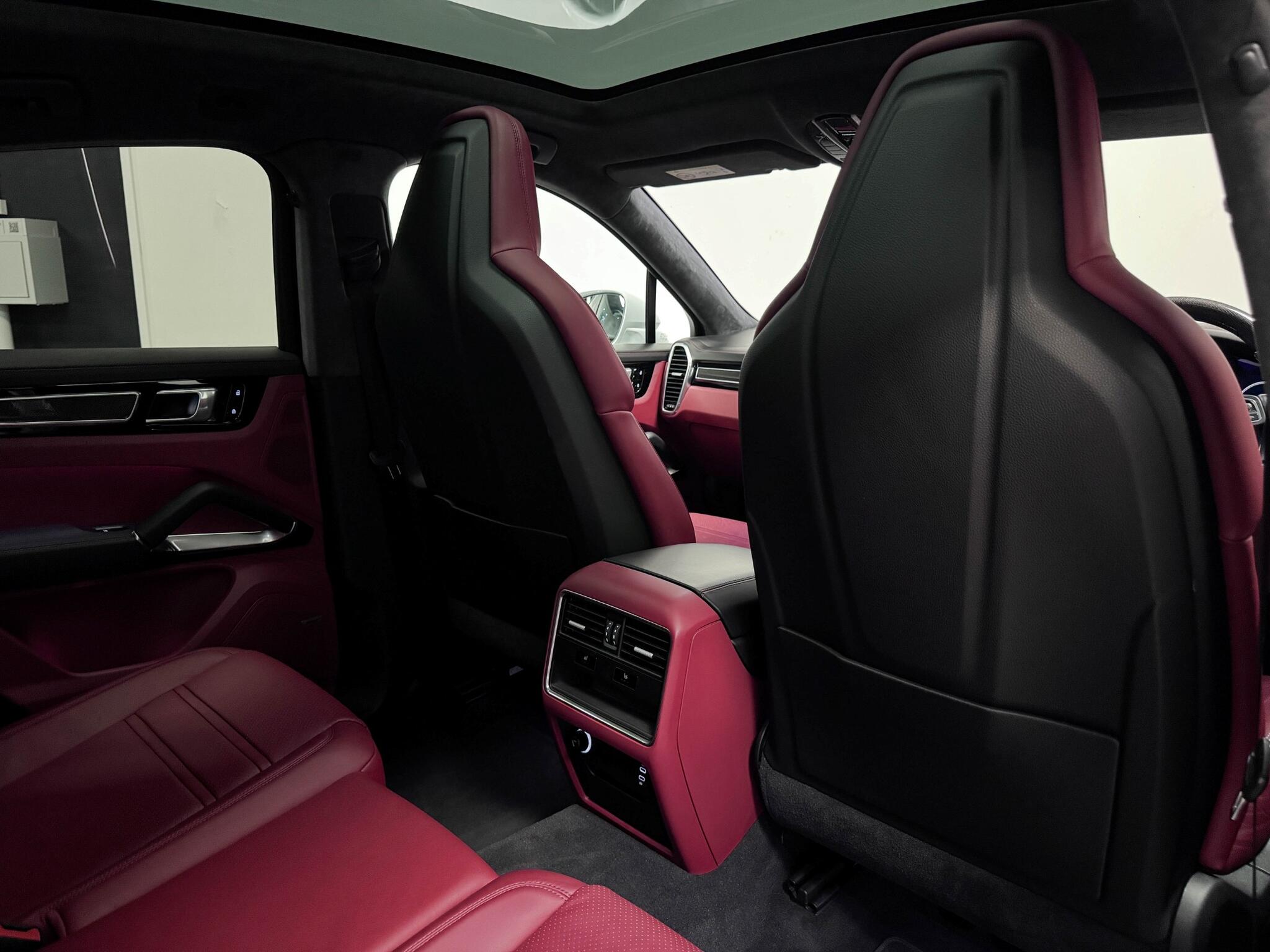 Porsche Cayenne view 30