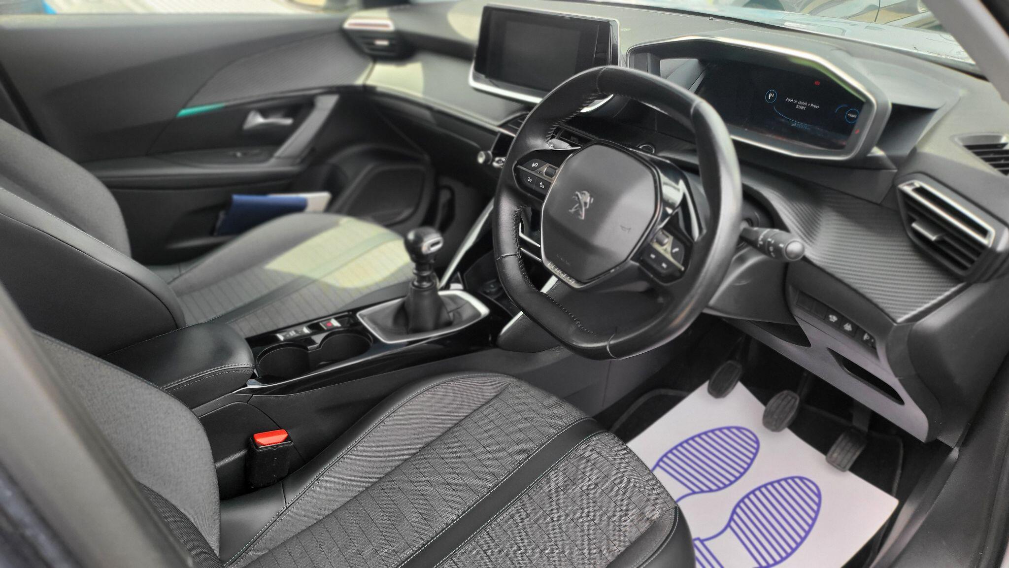 Peugeot 2008 view 17