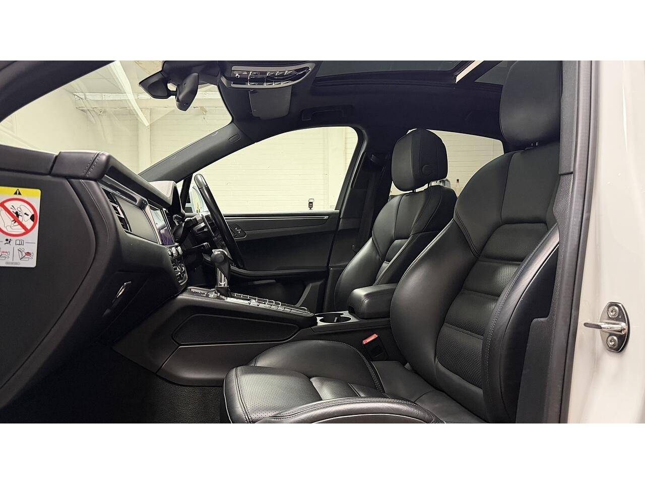 Porsche Macan view 16