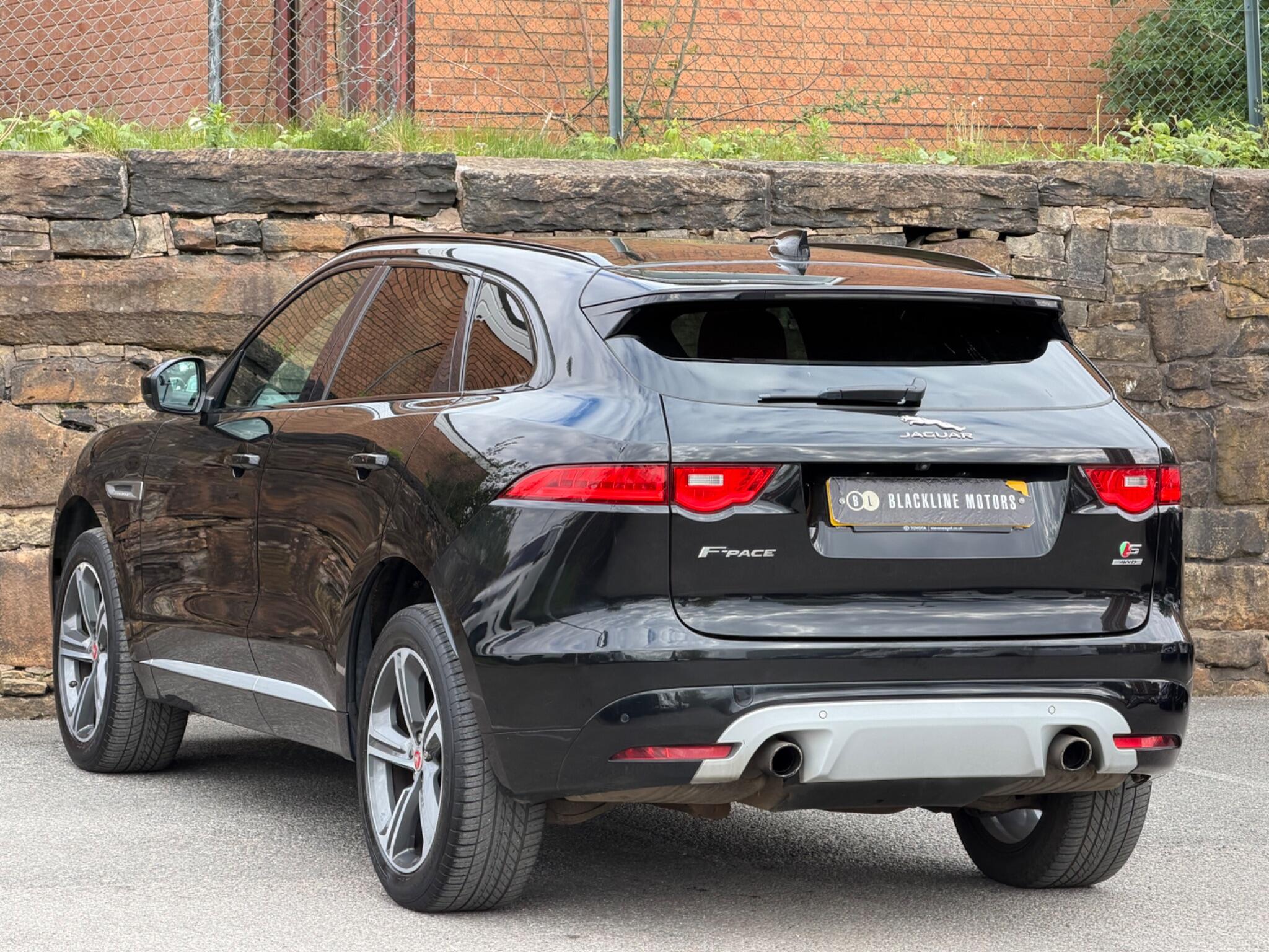 Jaguar F-Pace view 5