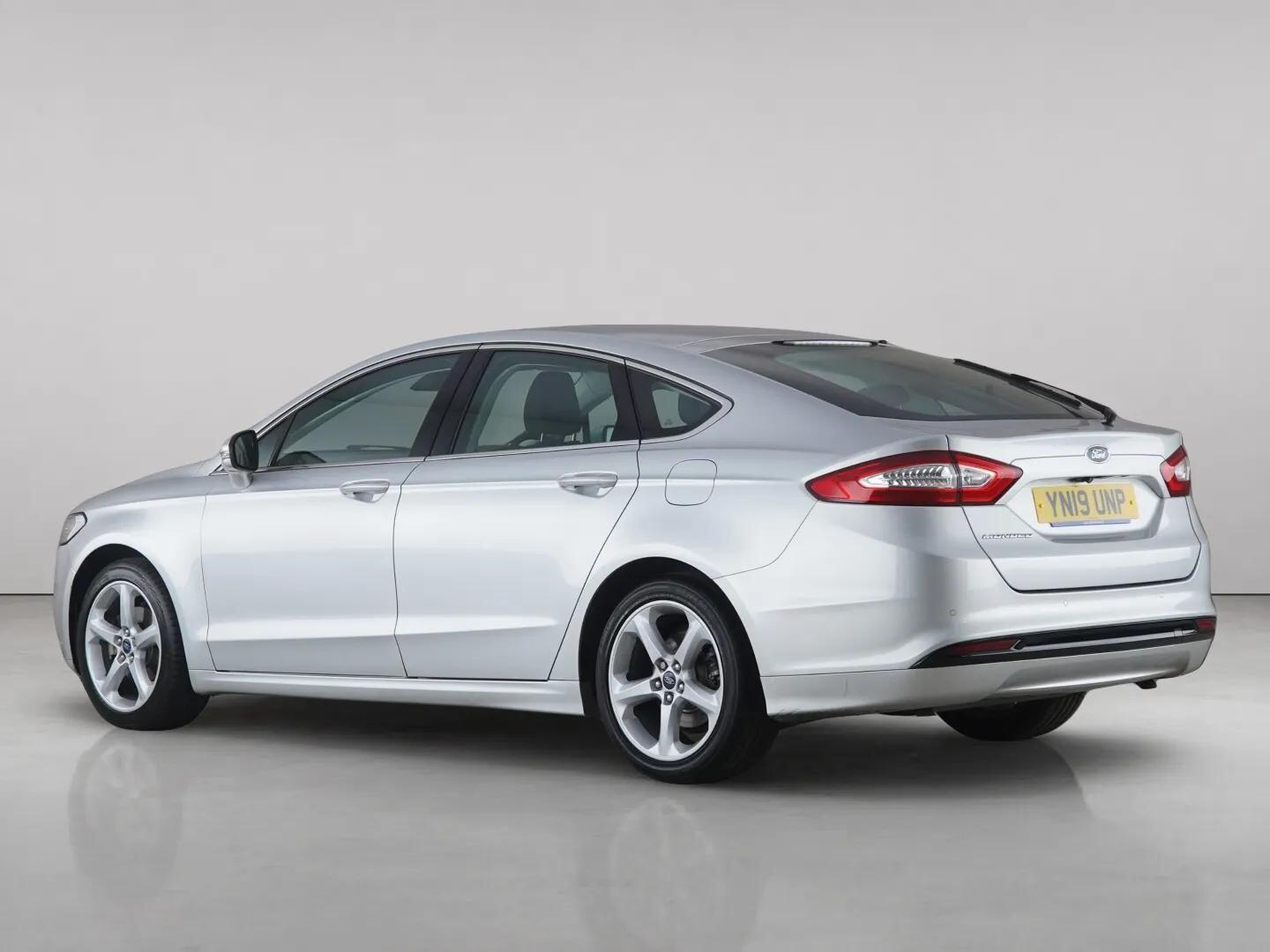 Ford Mondeo view 6