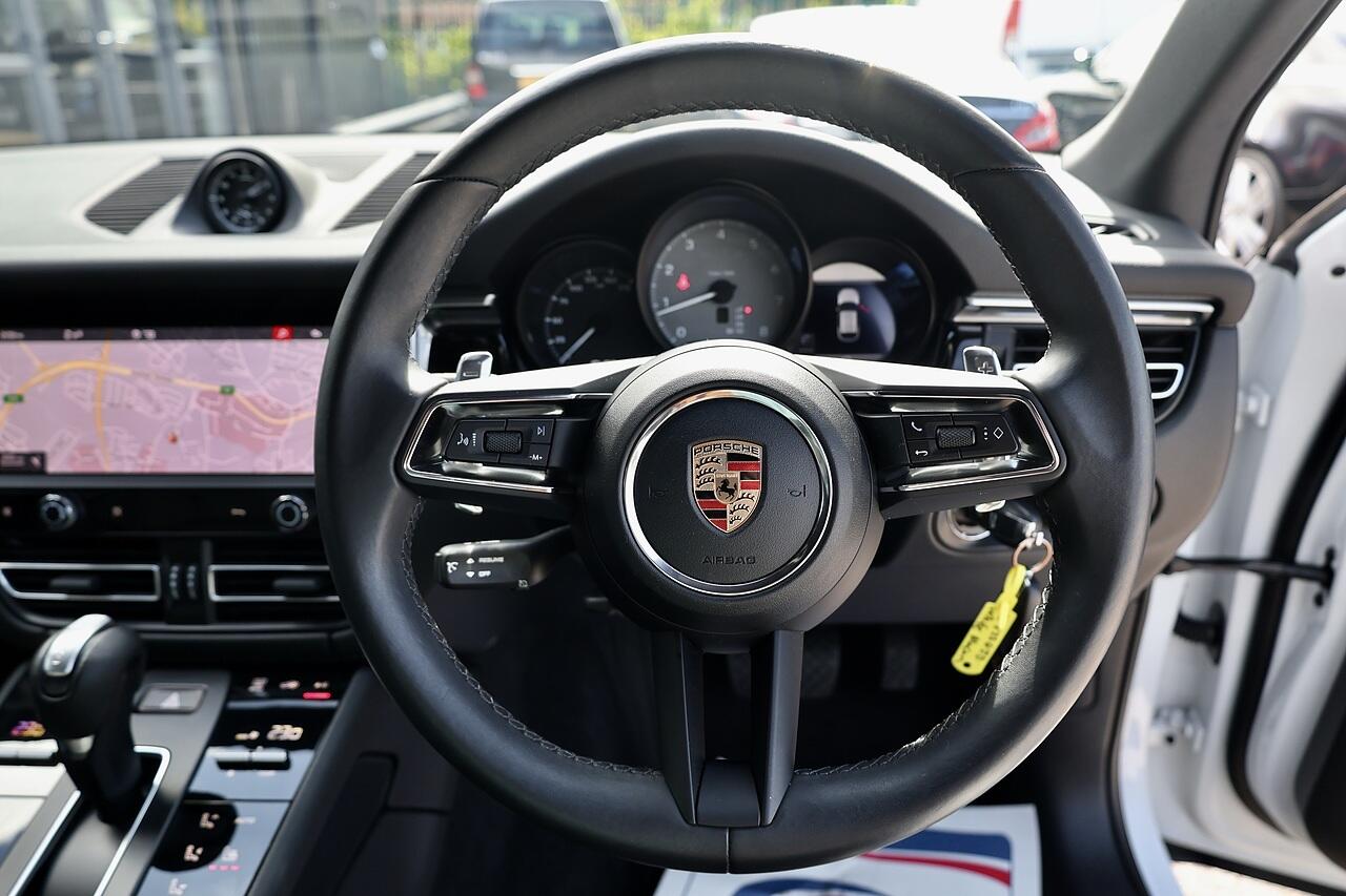 Porsche Macan view 27