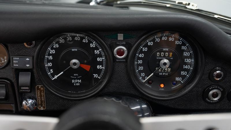 Jaguar E-Type view 24