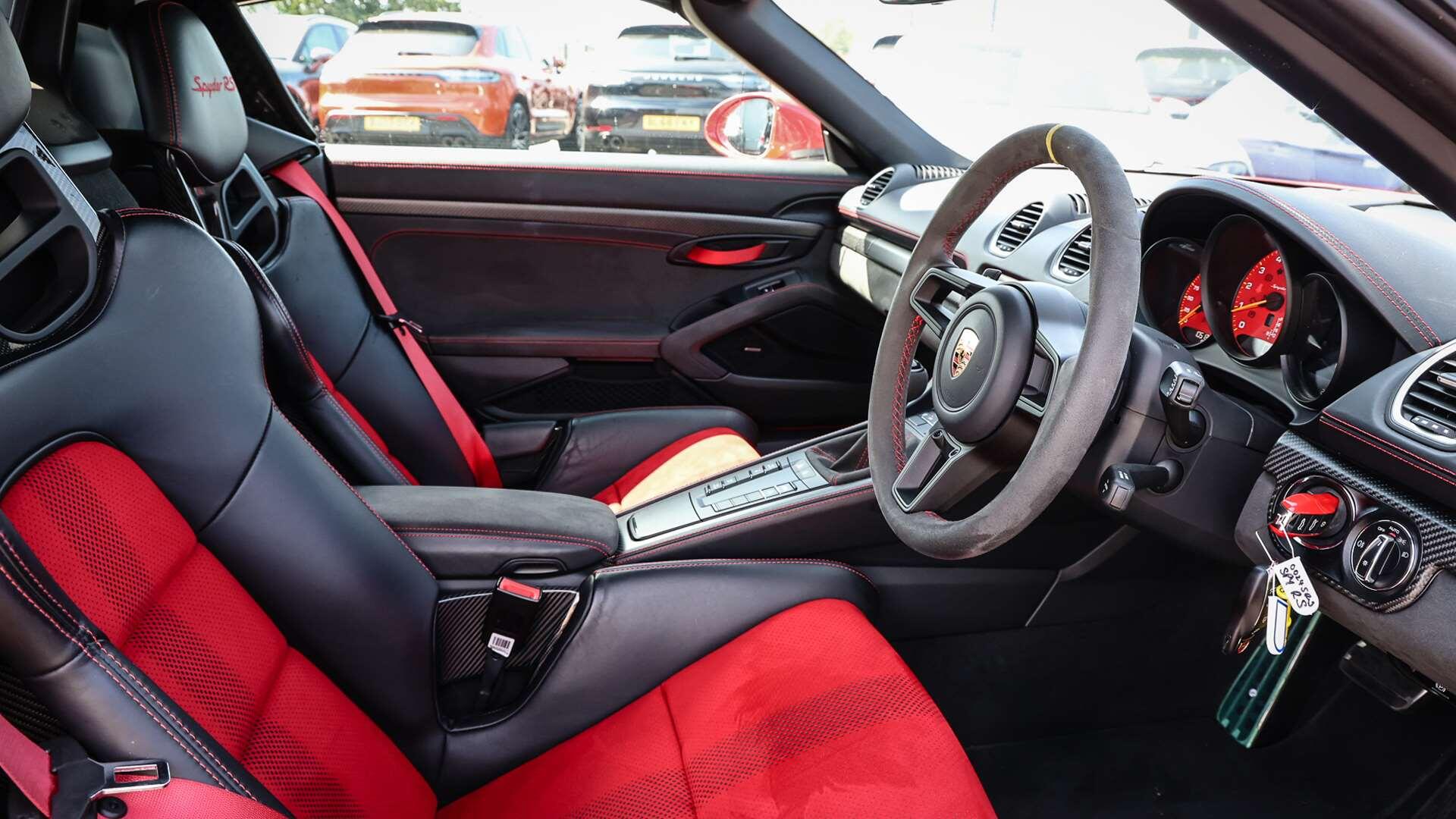 Porsche 718 Spyder view 11