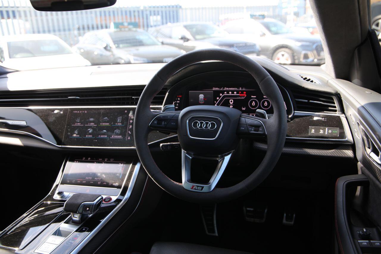 Audi RS Q8 view 24