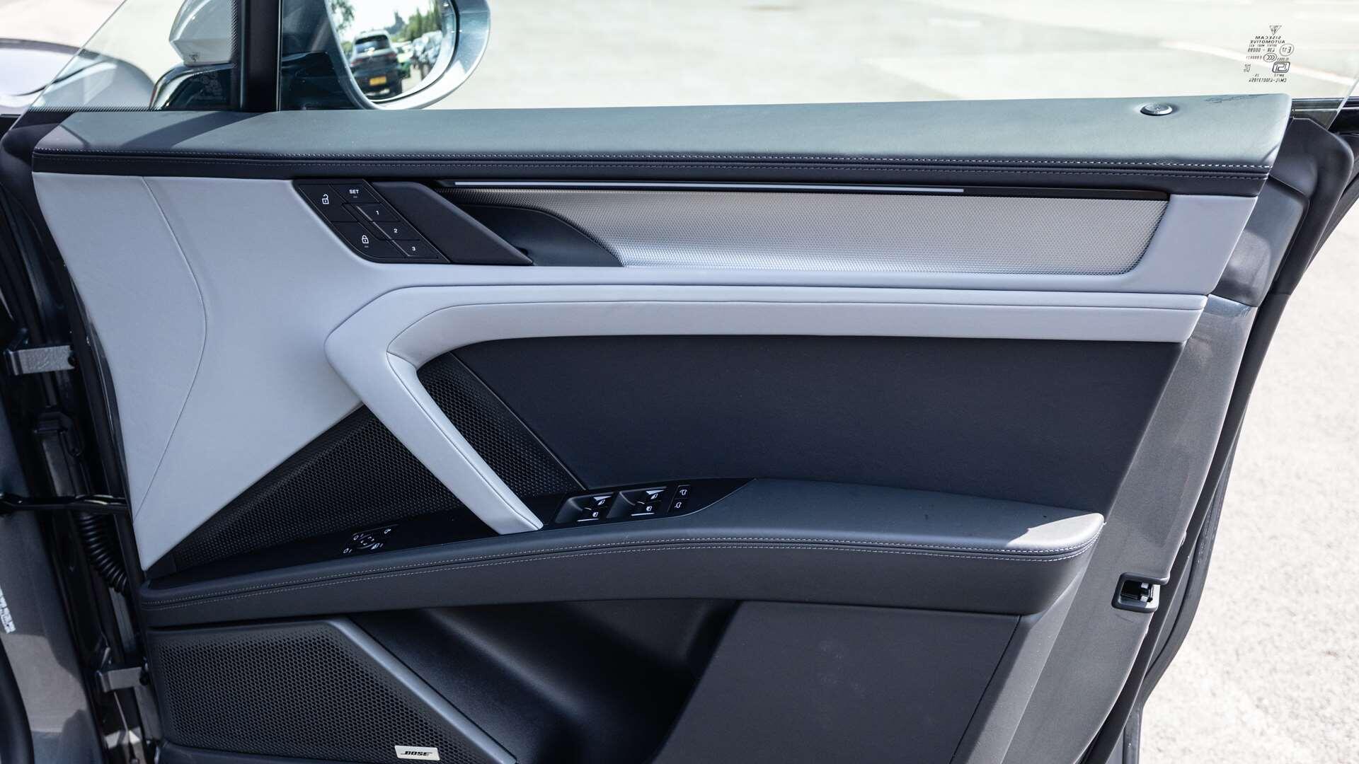 Porsche Cayenne view 30