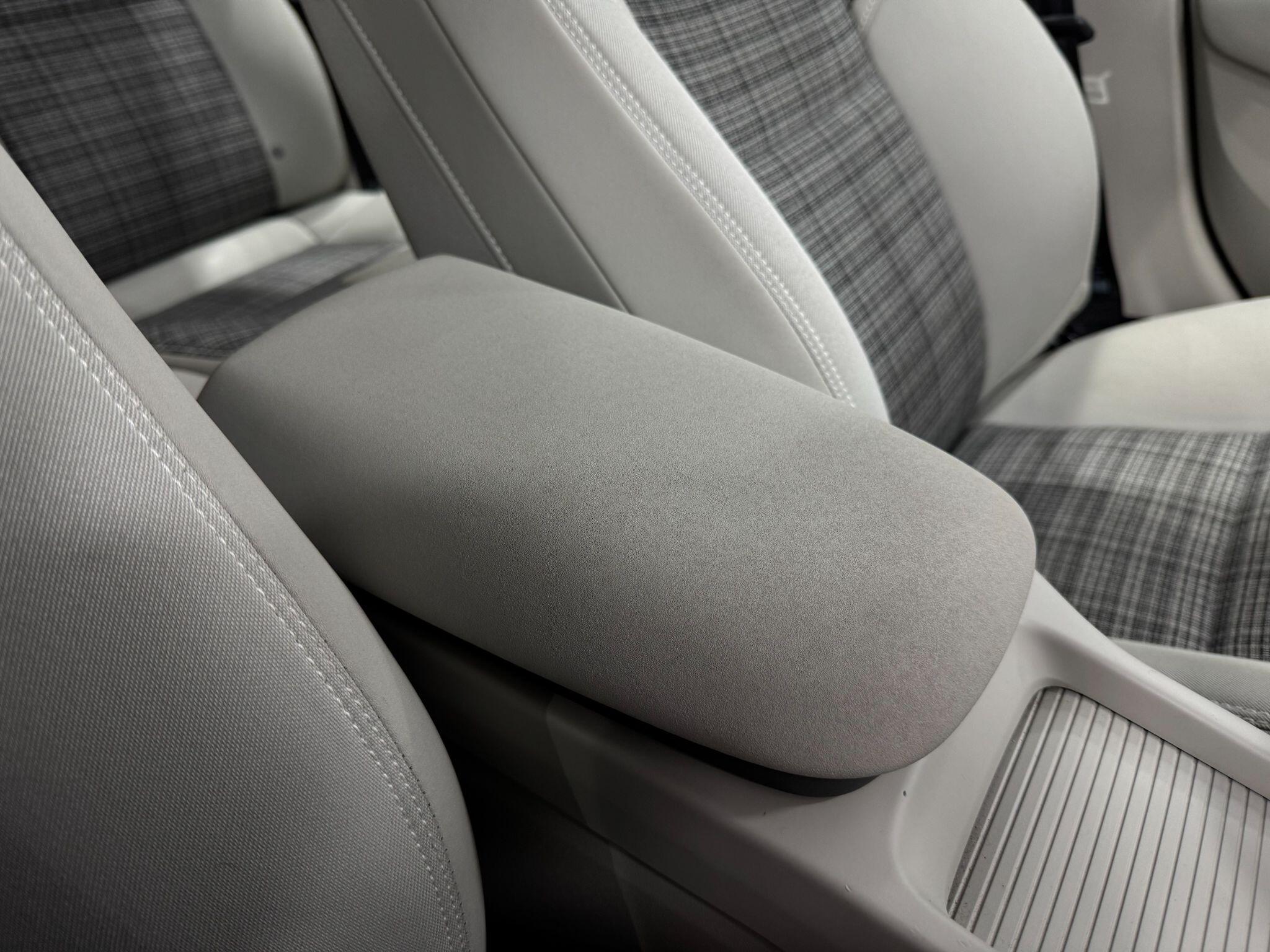 Volvo V40 view 23