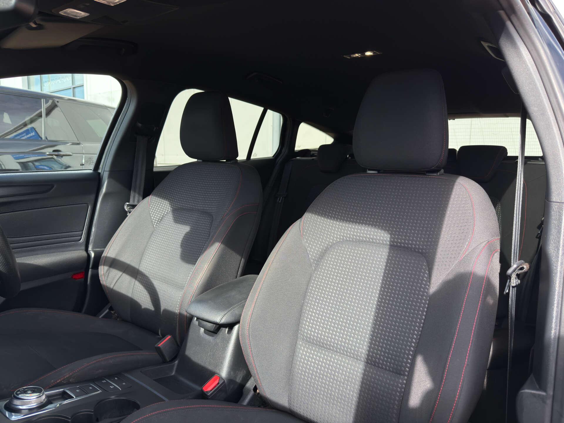 Ford Focus view 42
