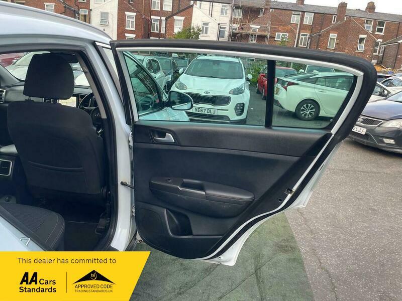 2017 Kia Sportage 1.6 GDi 2 Euro 6 (s/s) 5dr • 96,290 miles image 32