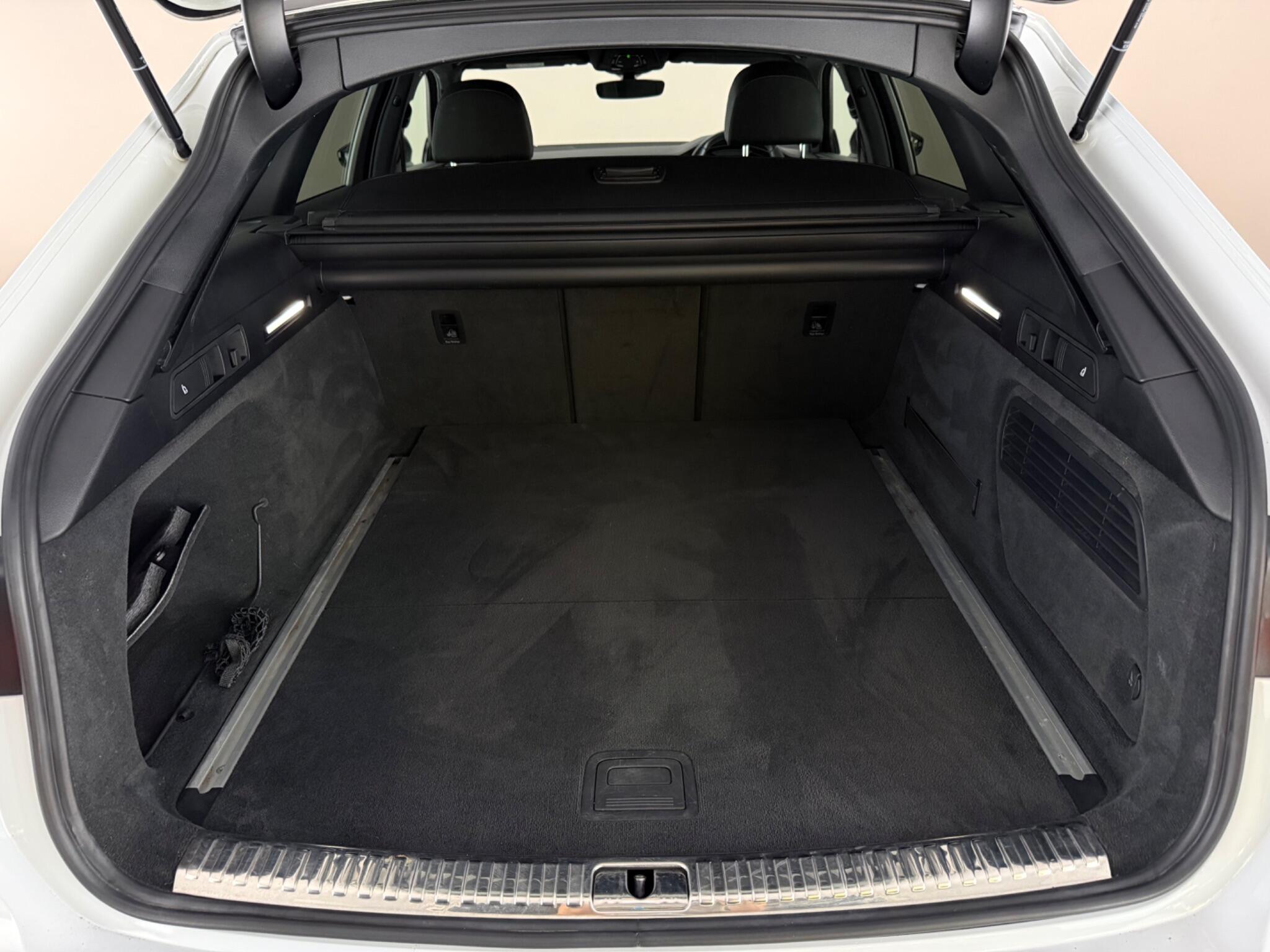 Audi A6 view 11