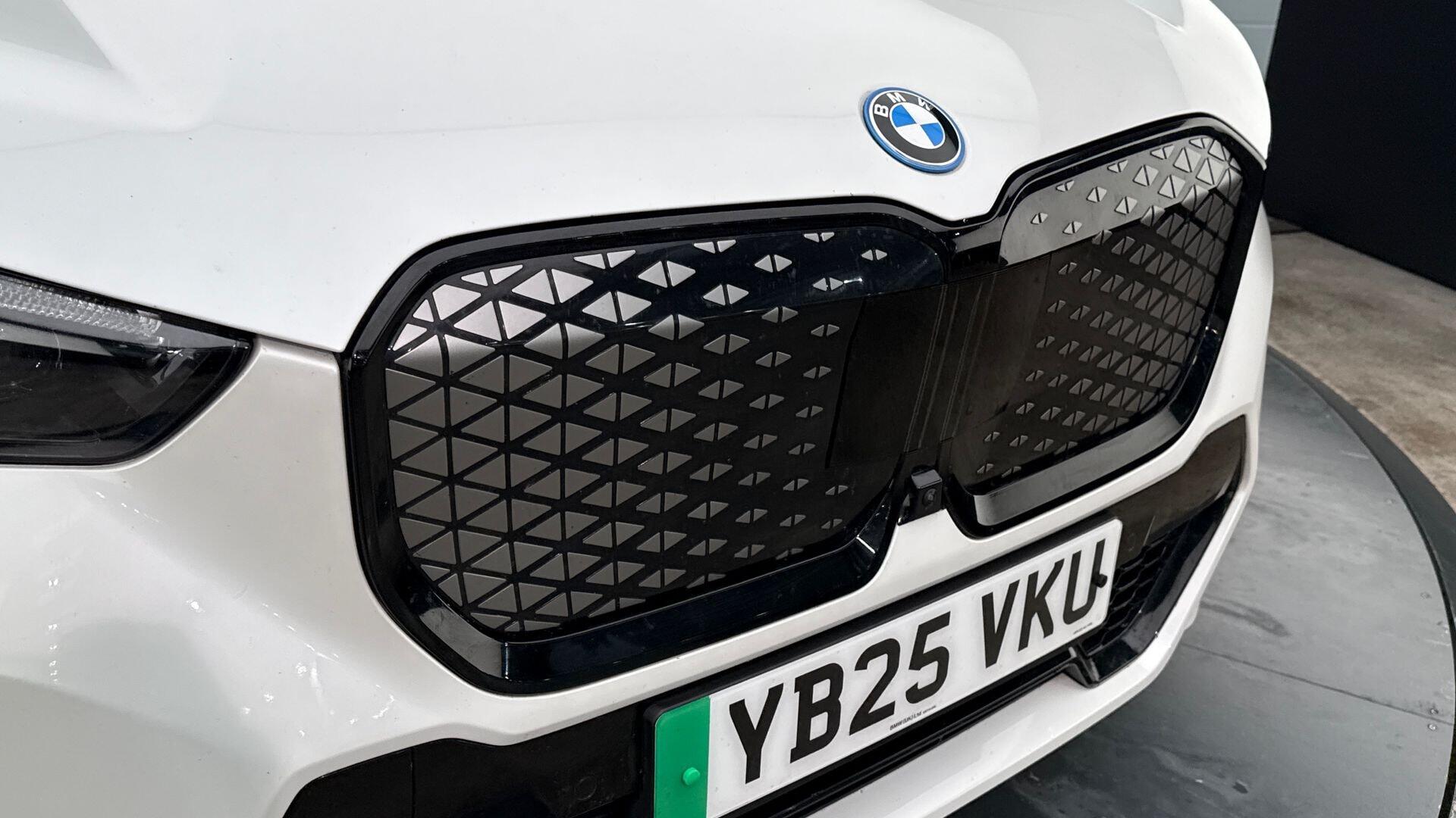 BMW iX1 view 29