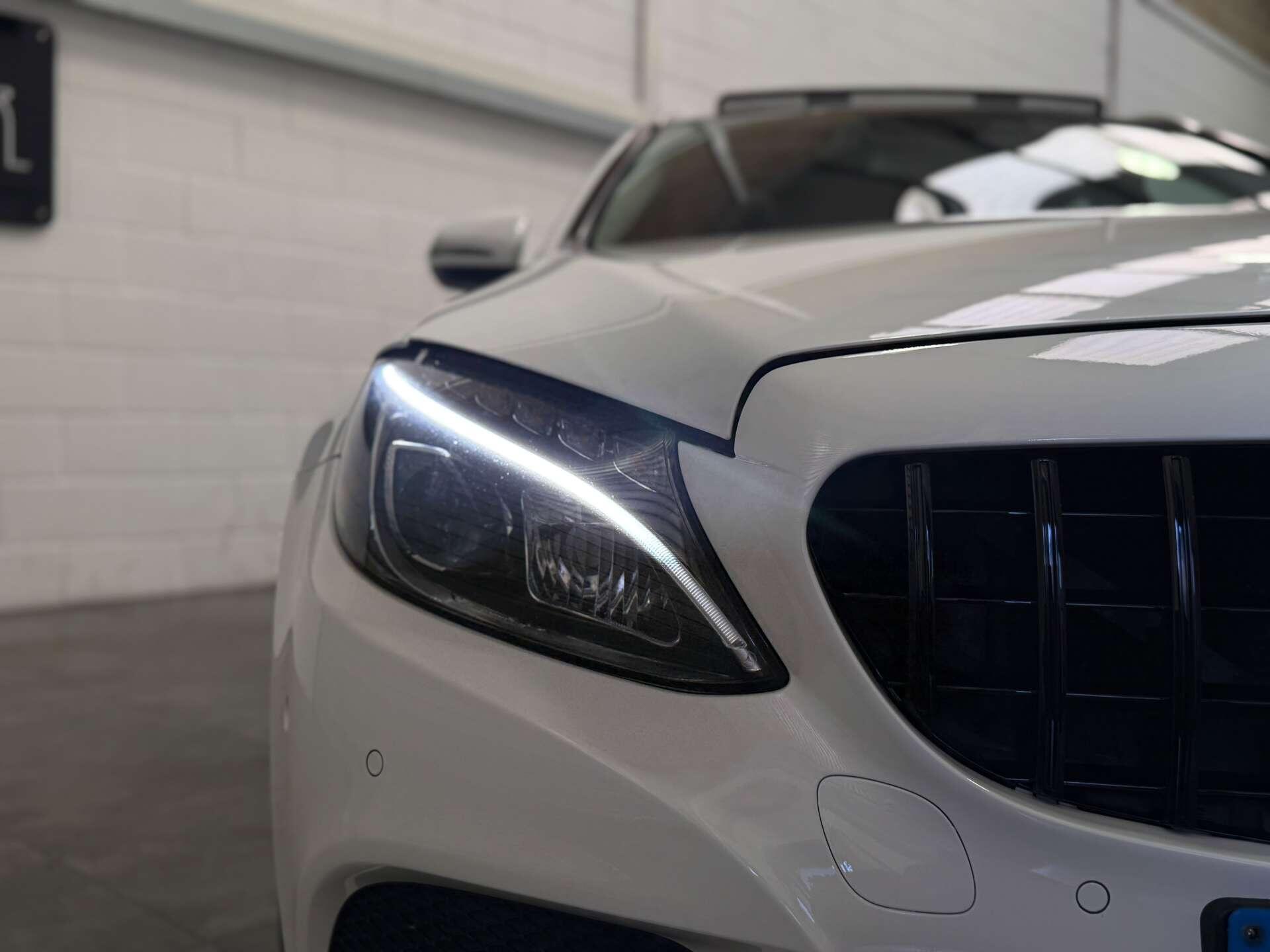 Mercedes-Benz C-Class view 11