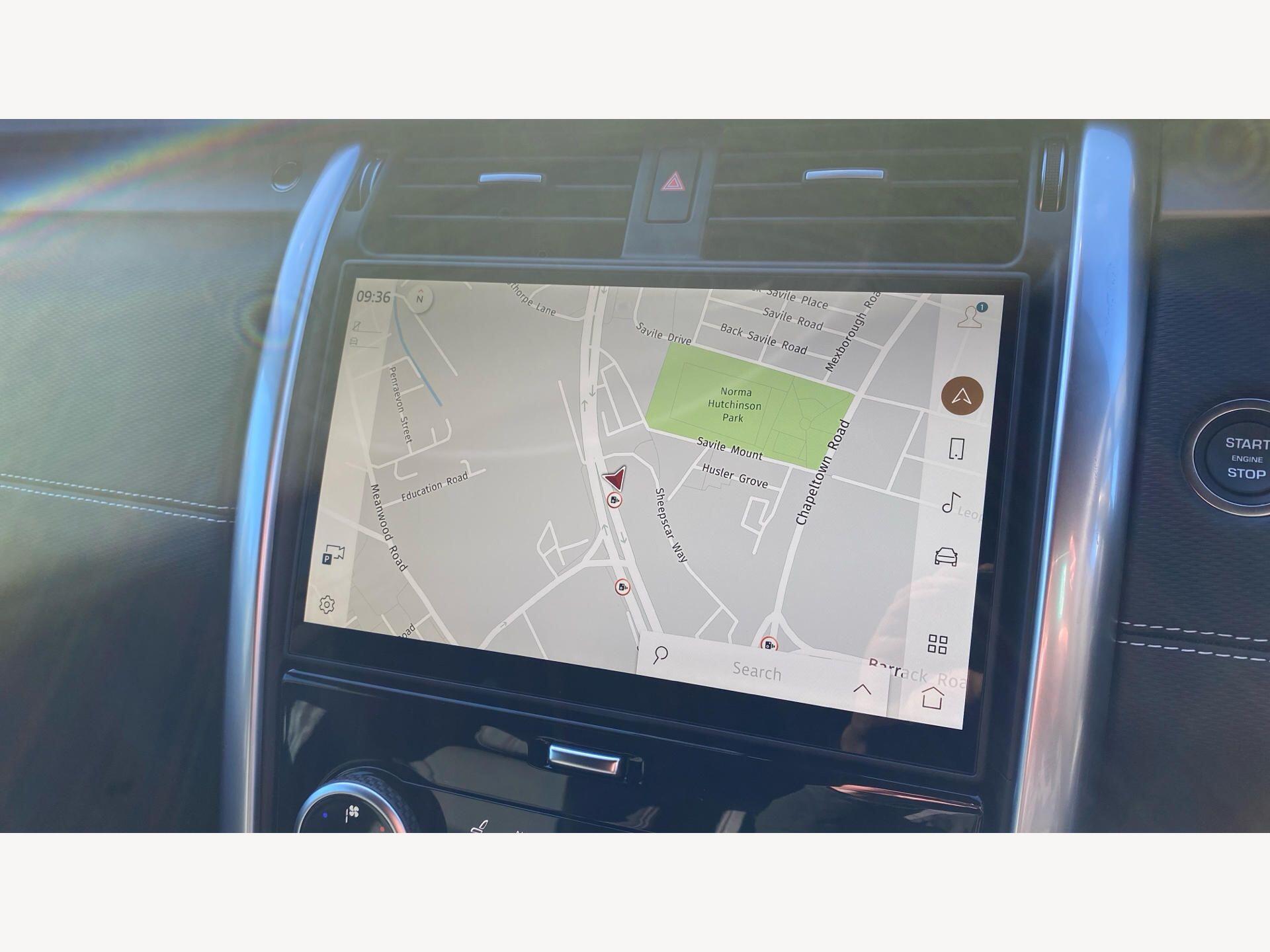 Land Rover Discovery view 13