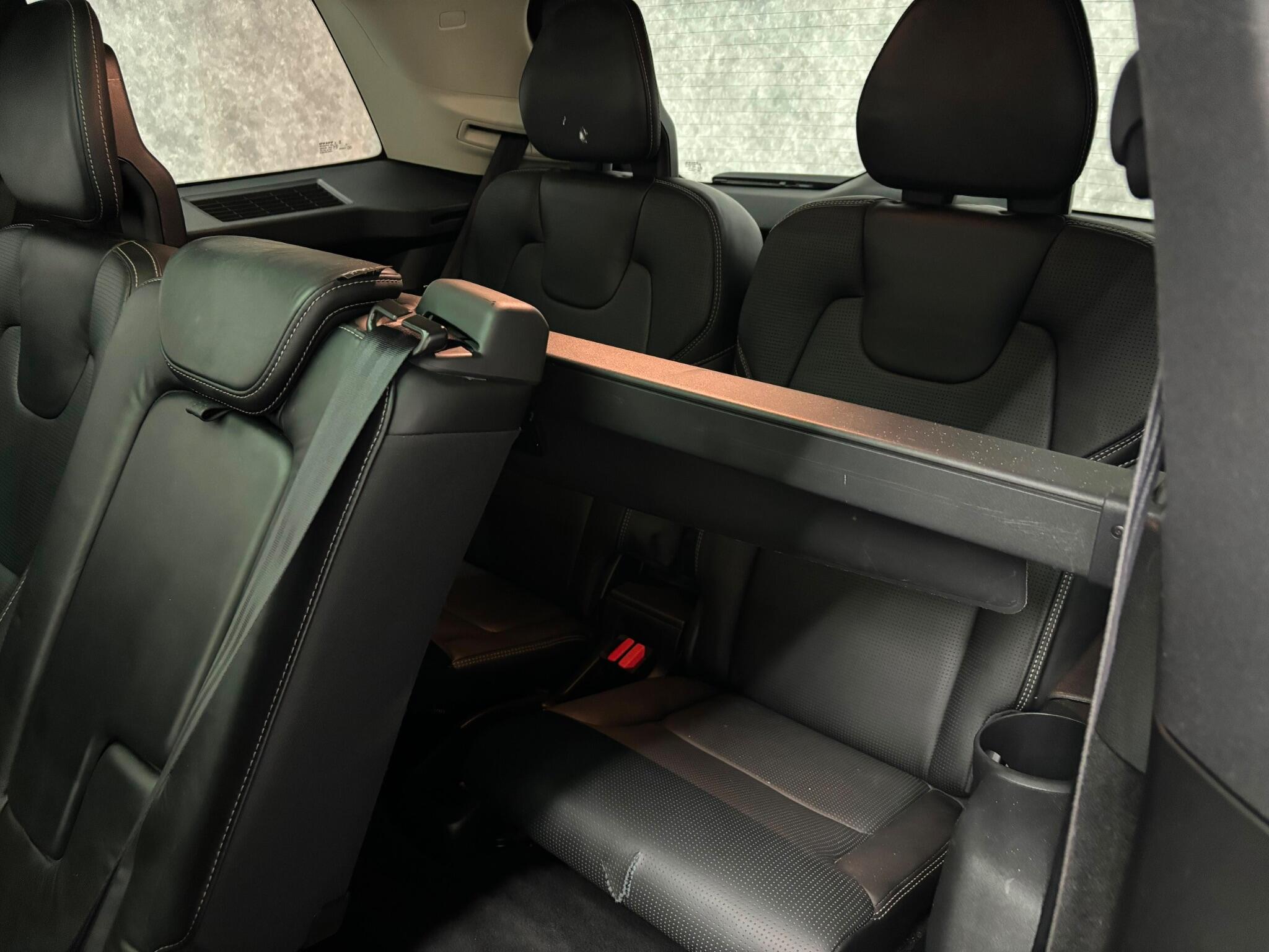 Volvo XC90 view 11
