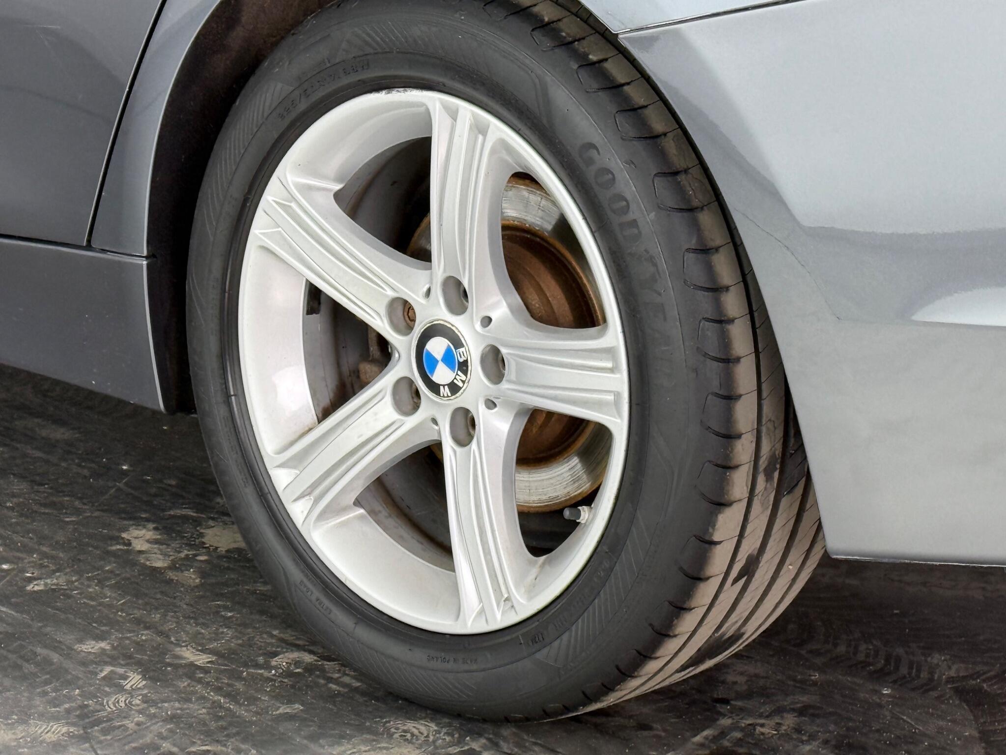 BMW 3 Series view 11
