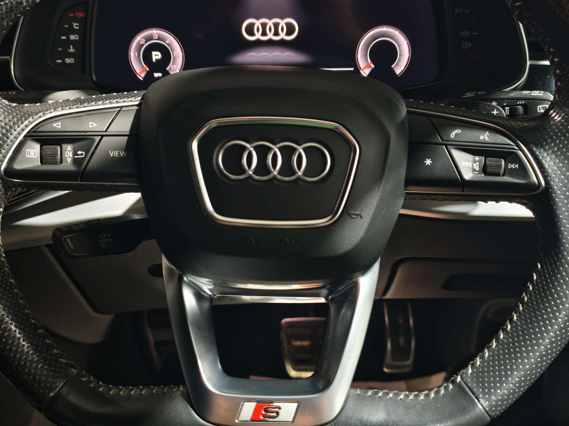 Audi Q8 view 28