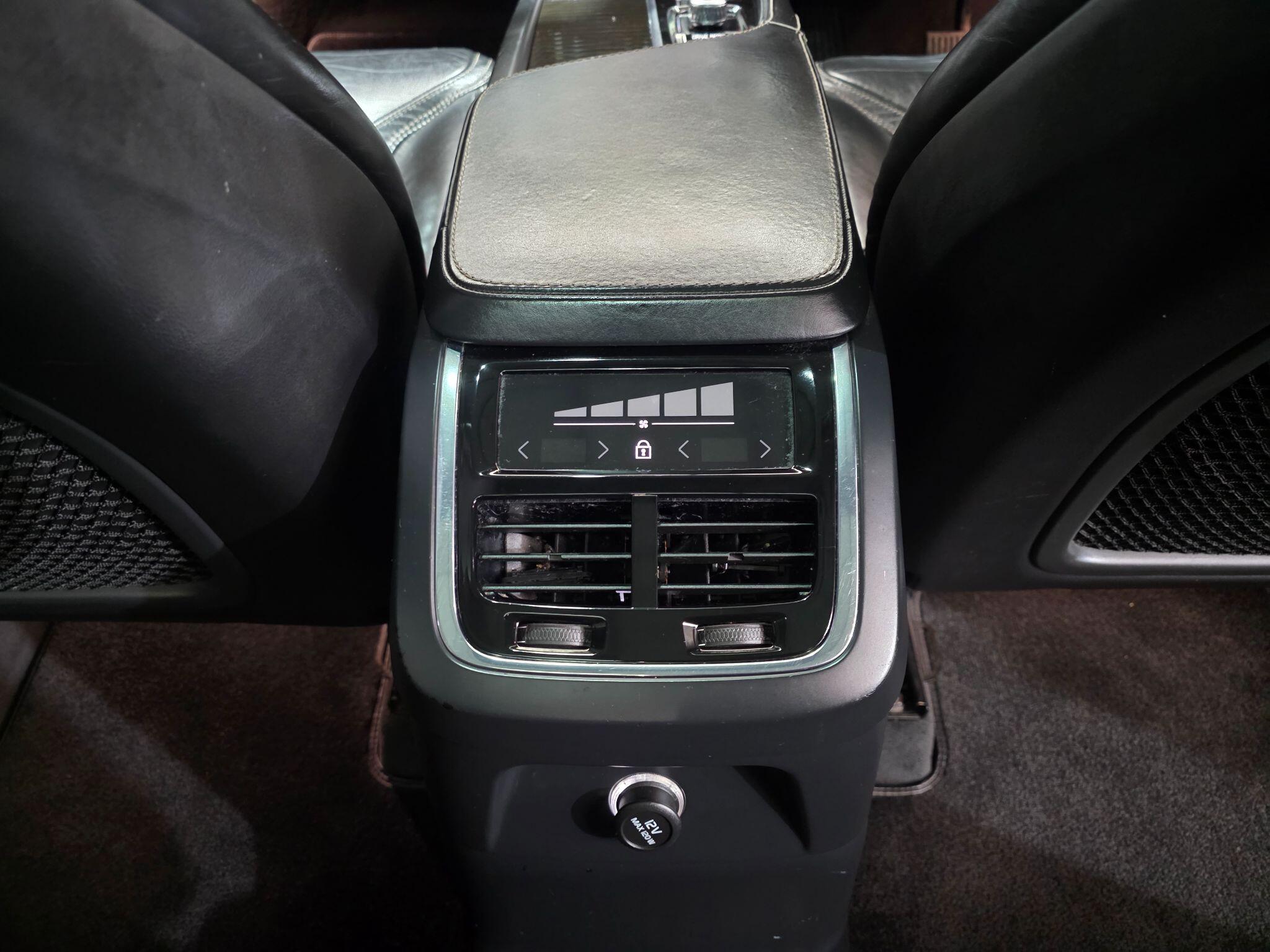 Volvo XC90 view 27