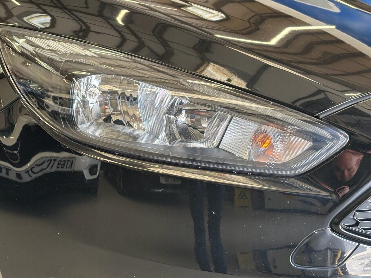 Ford Focus view 44