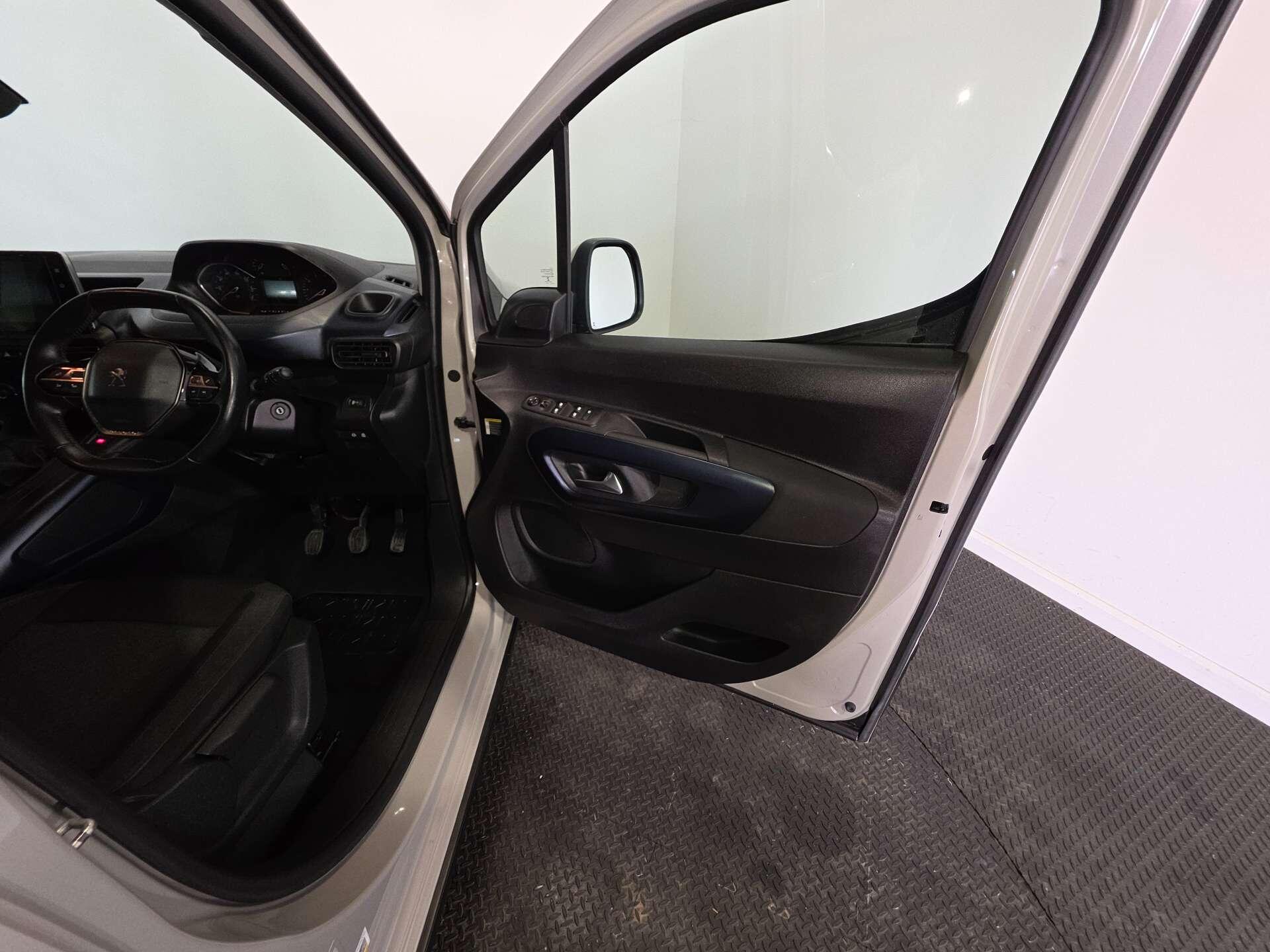 Peugeot Rifter view 31