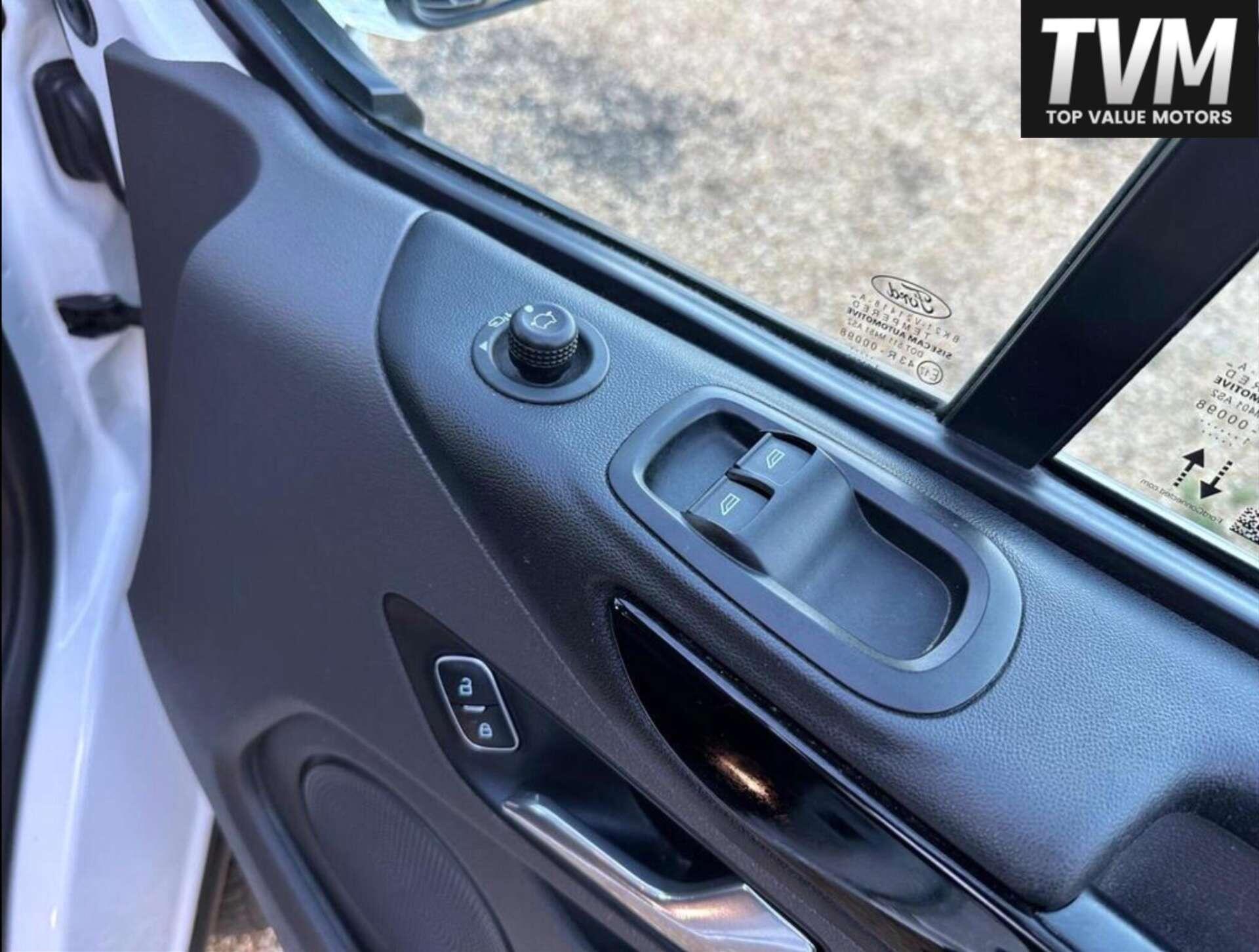 Ford Transit Custom view 12