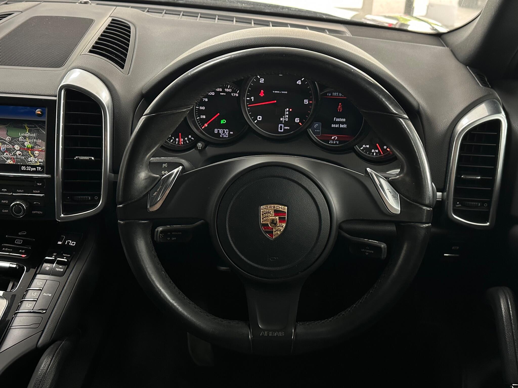 Porsche Cayenne view 19