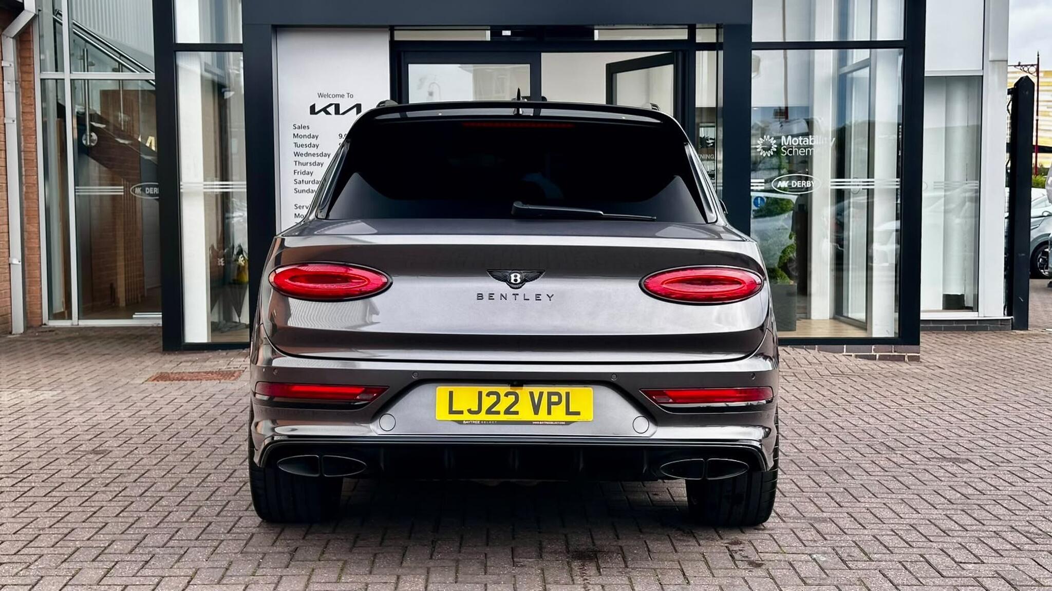 Bentley Bentayga view 22