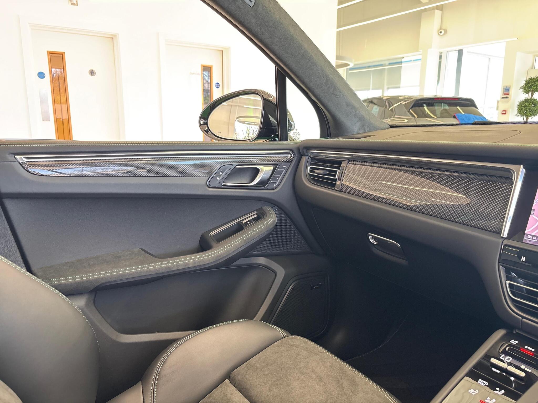 Porsche Macan view 43