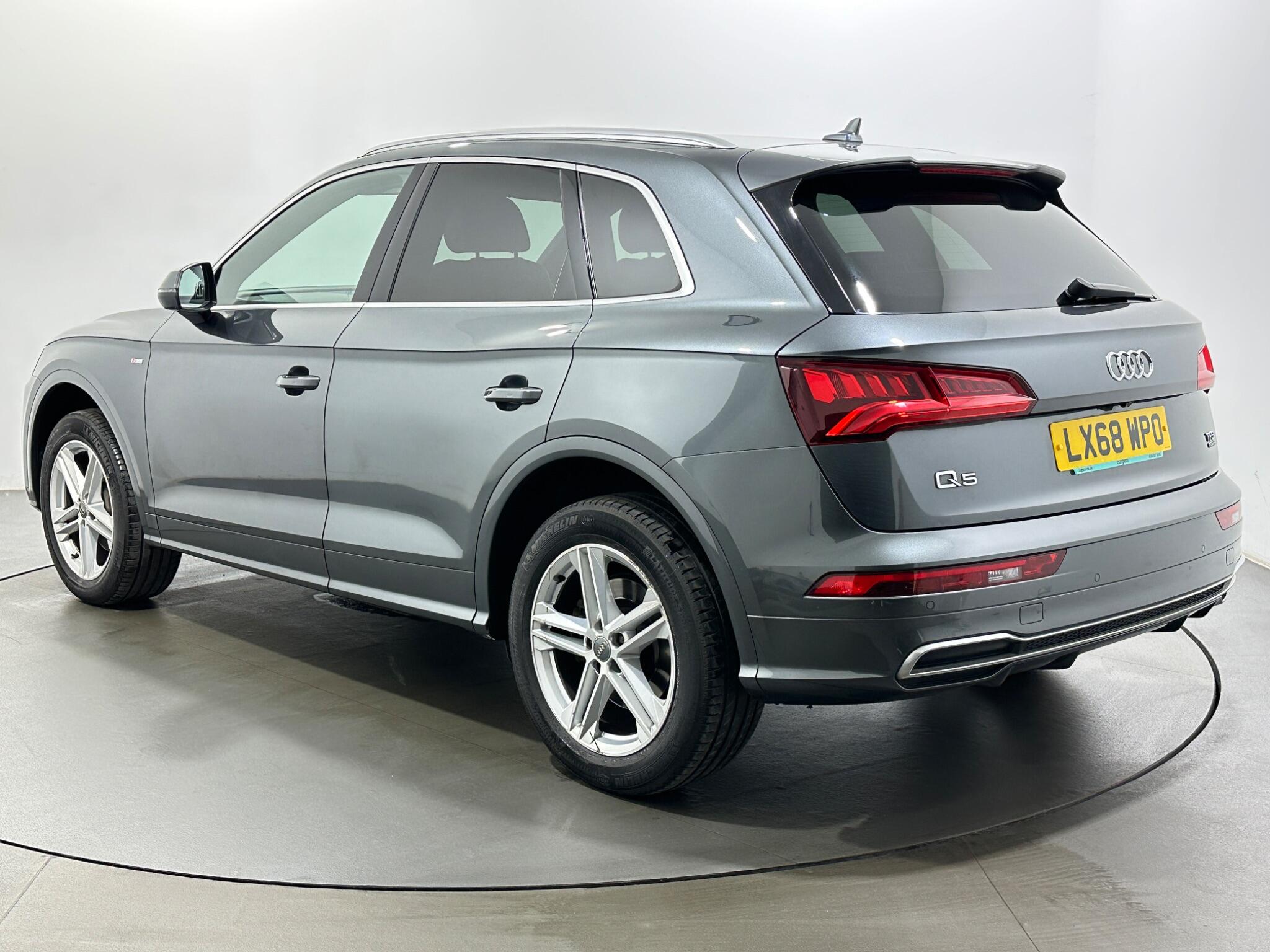 Audi Q5 view 6