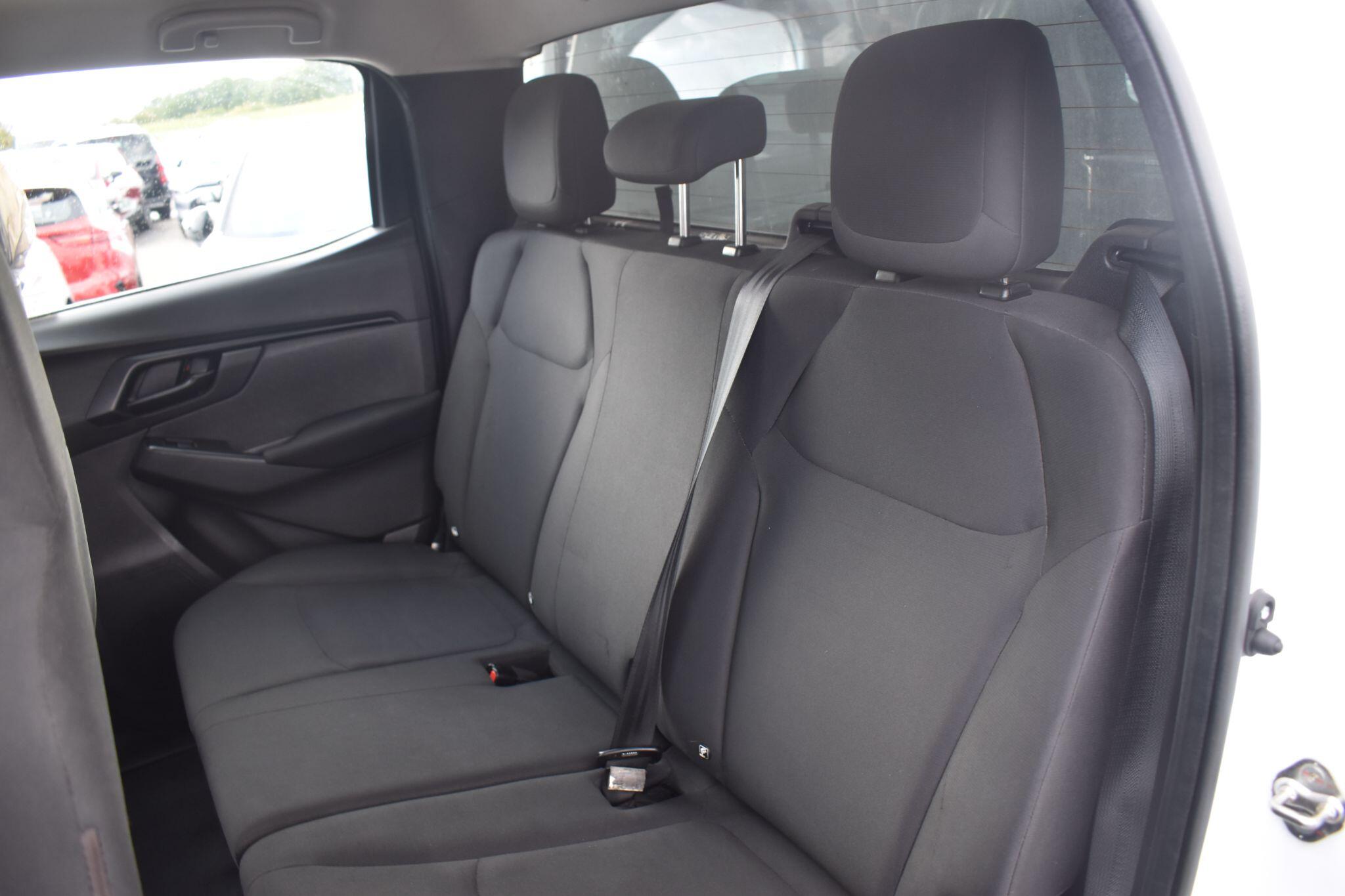 D-Max - 1.9 TD Utility 4WD Euro 6 (s/s) 4dr - Image 13