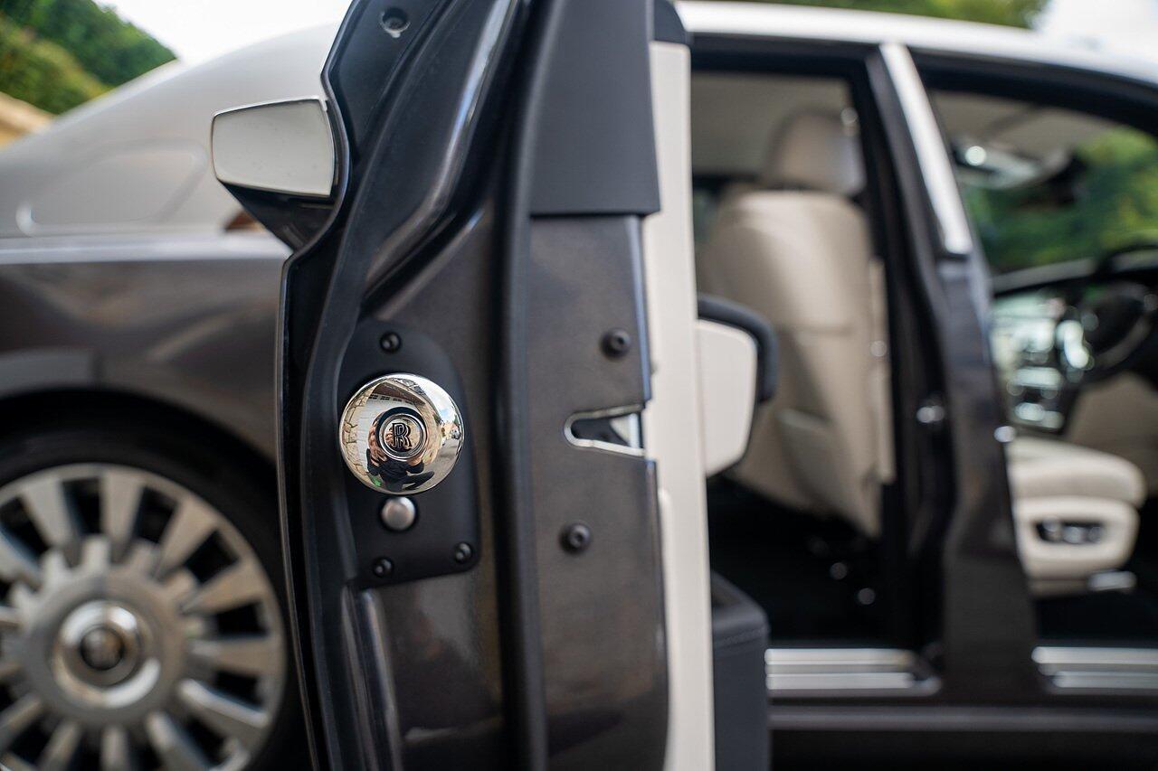 Rolls-Royce Phantom view 50