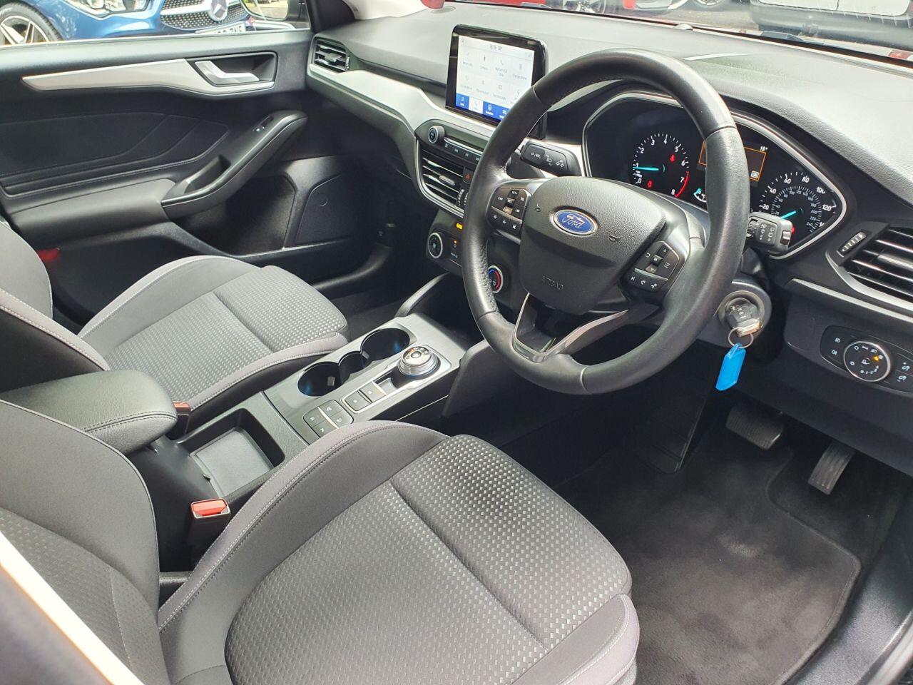 Ford Focus view 15