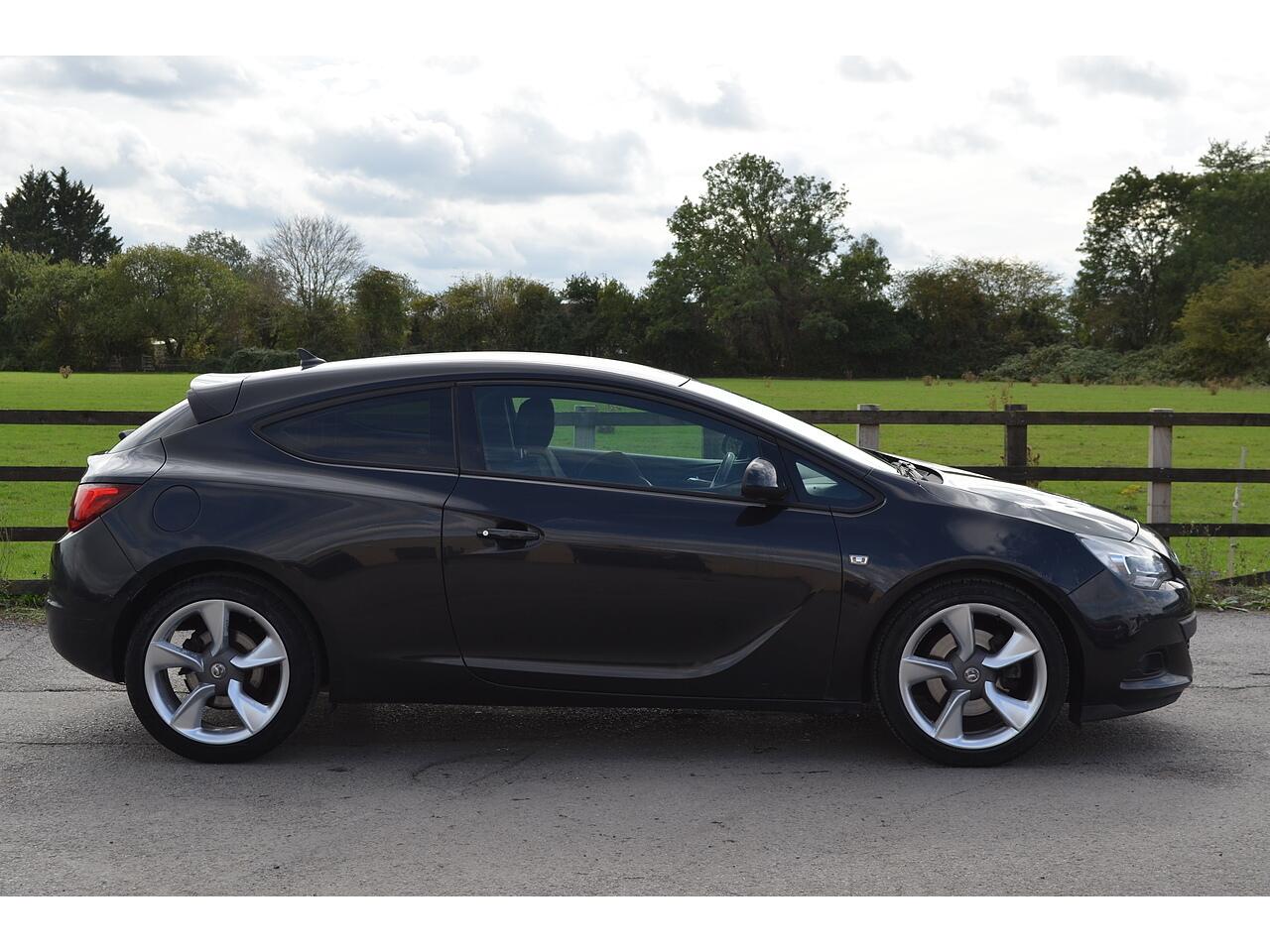 Vauxhall Astra GTC view 10