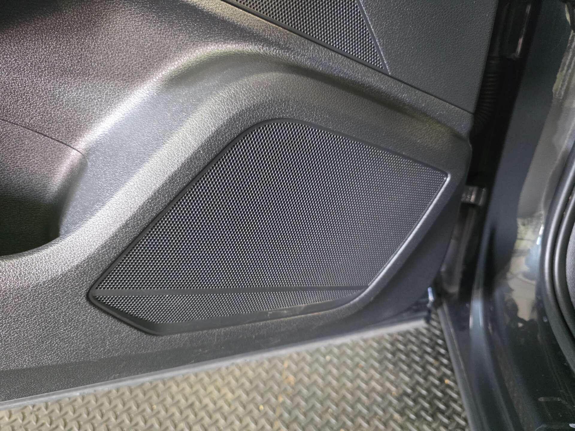 Audi Q2 view 55