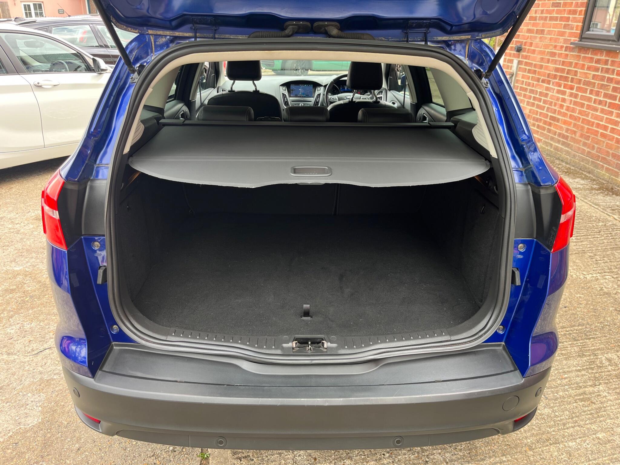 Ford Focus view 47