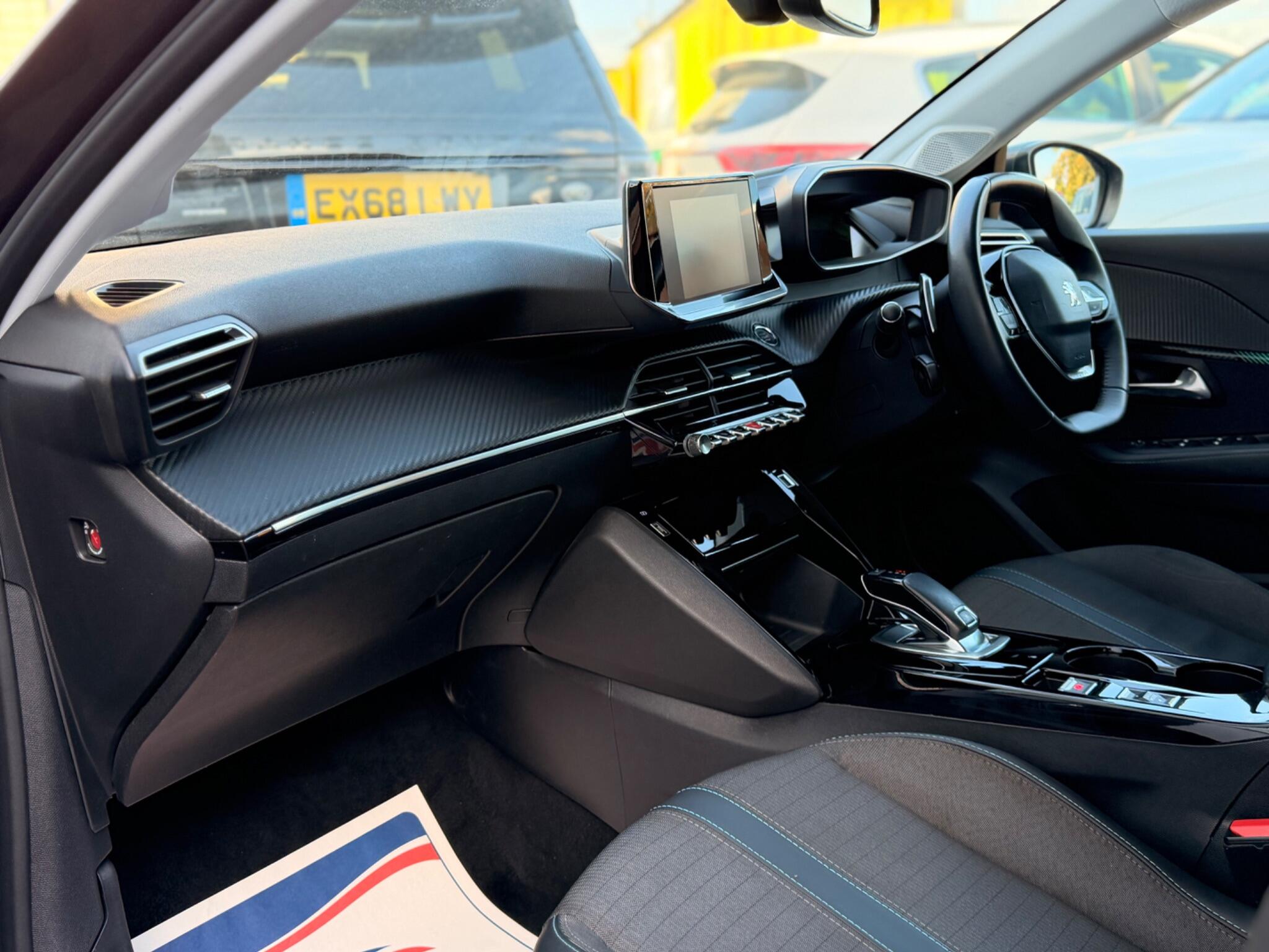 Peugeot 208 view 19