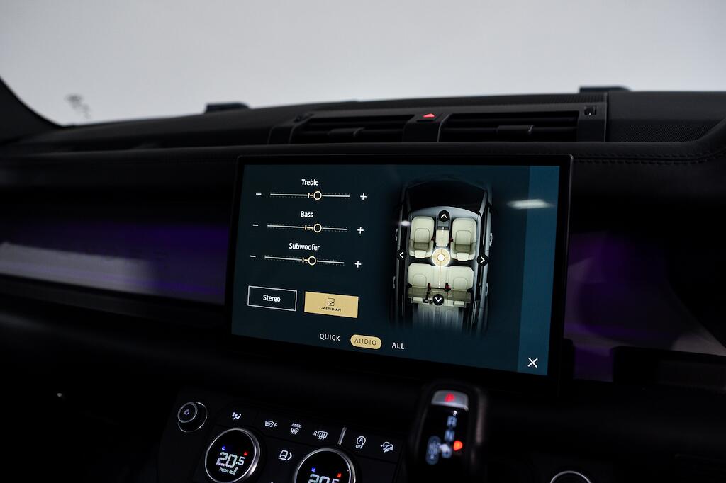 Land Rover Defender view 37