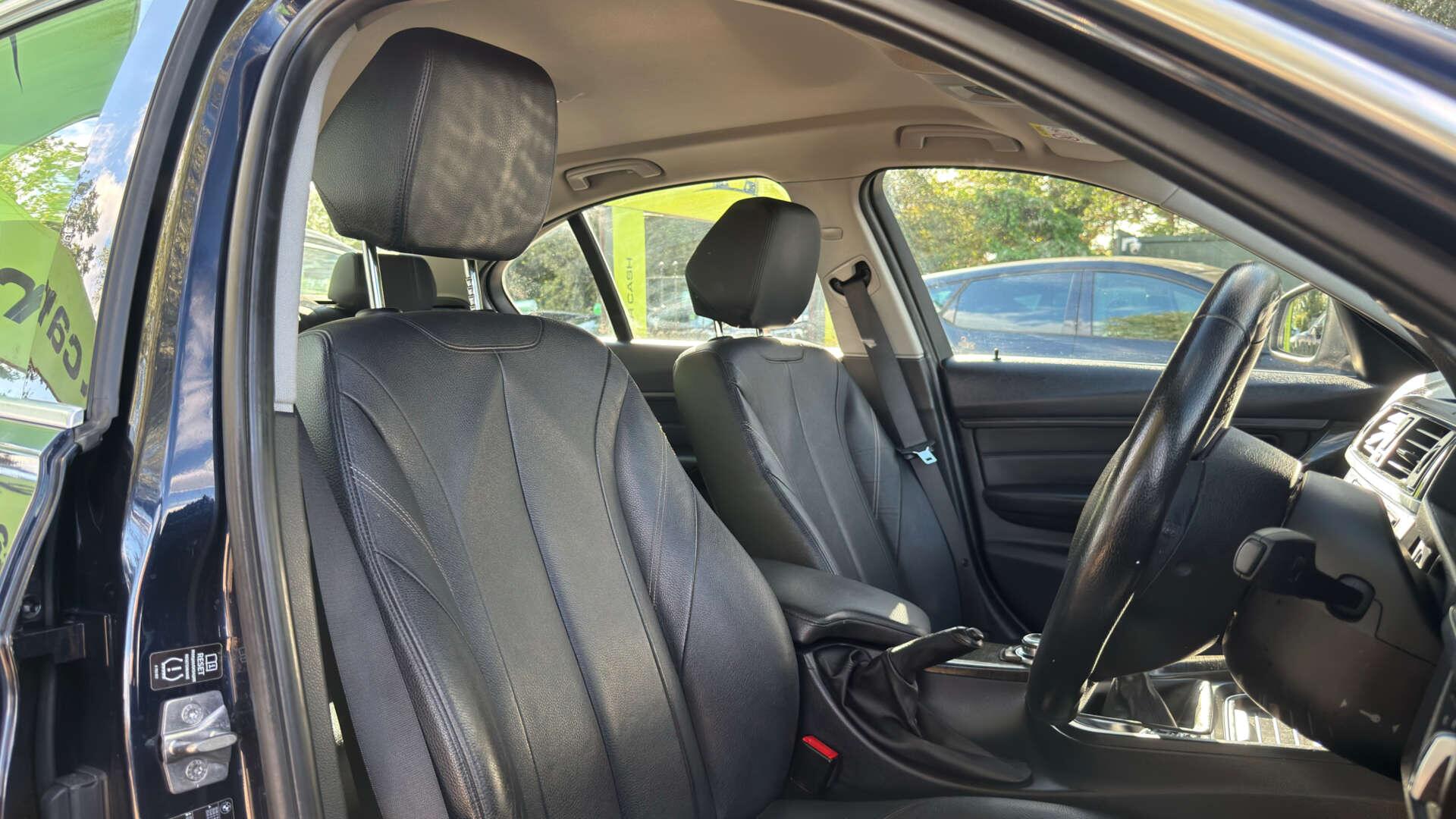 BMW 3 Series view 8