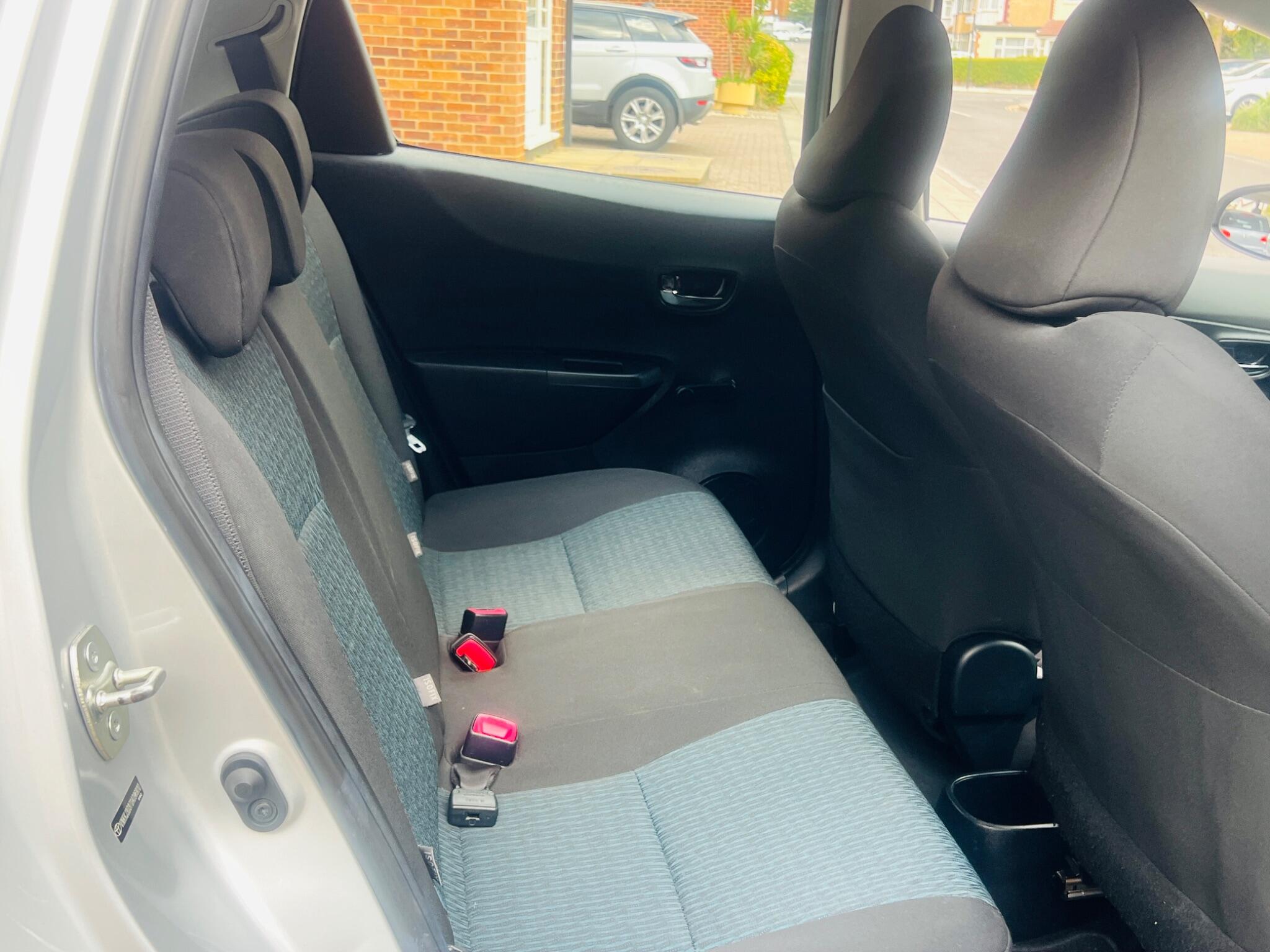 Toyota Yaris view 27