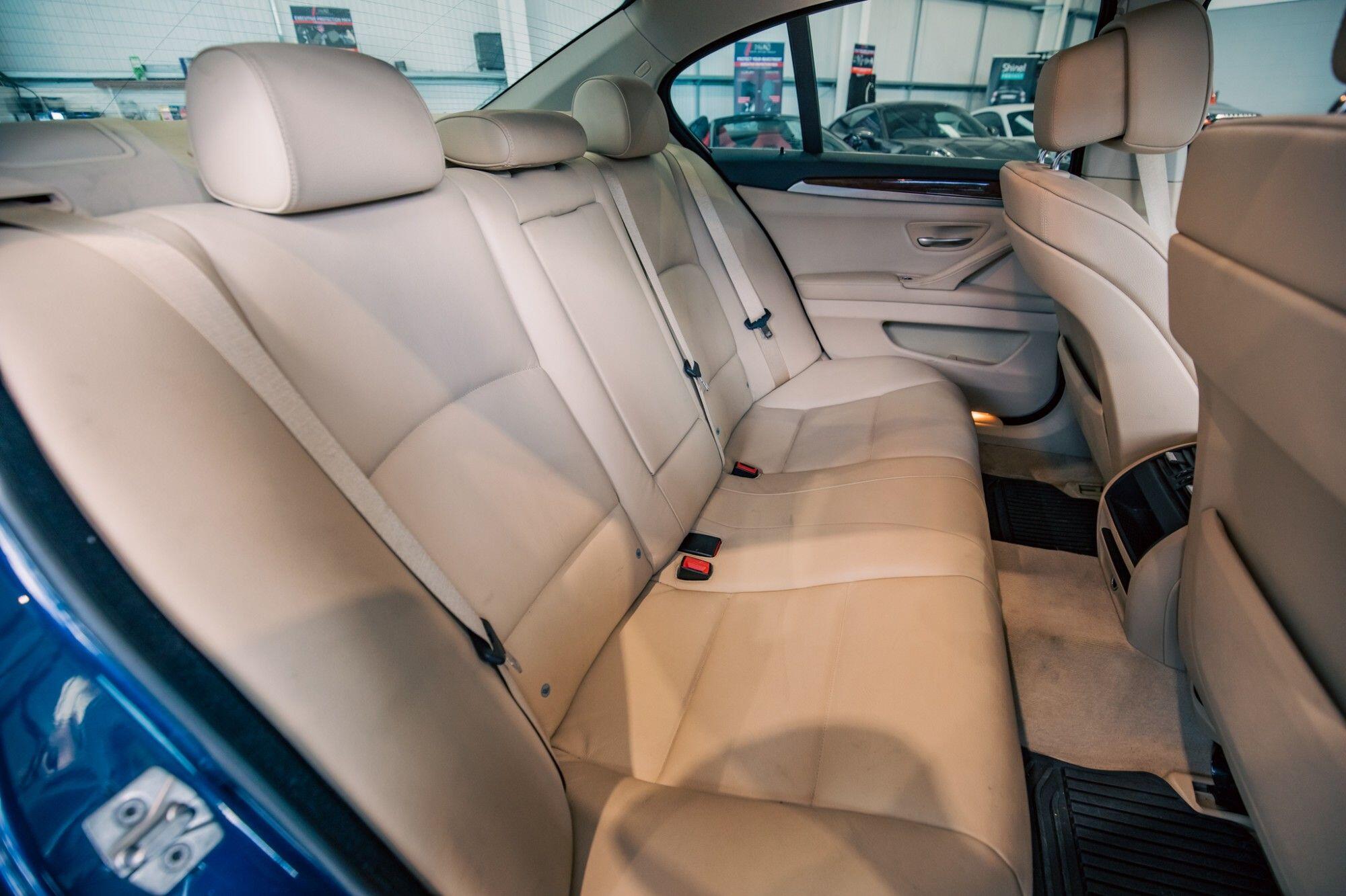 BMW 5 Series view 9