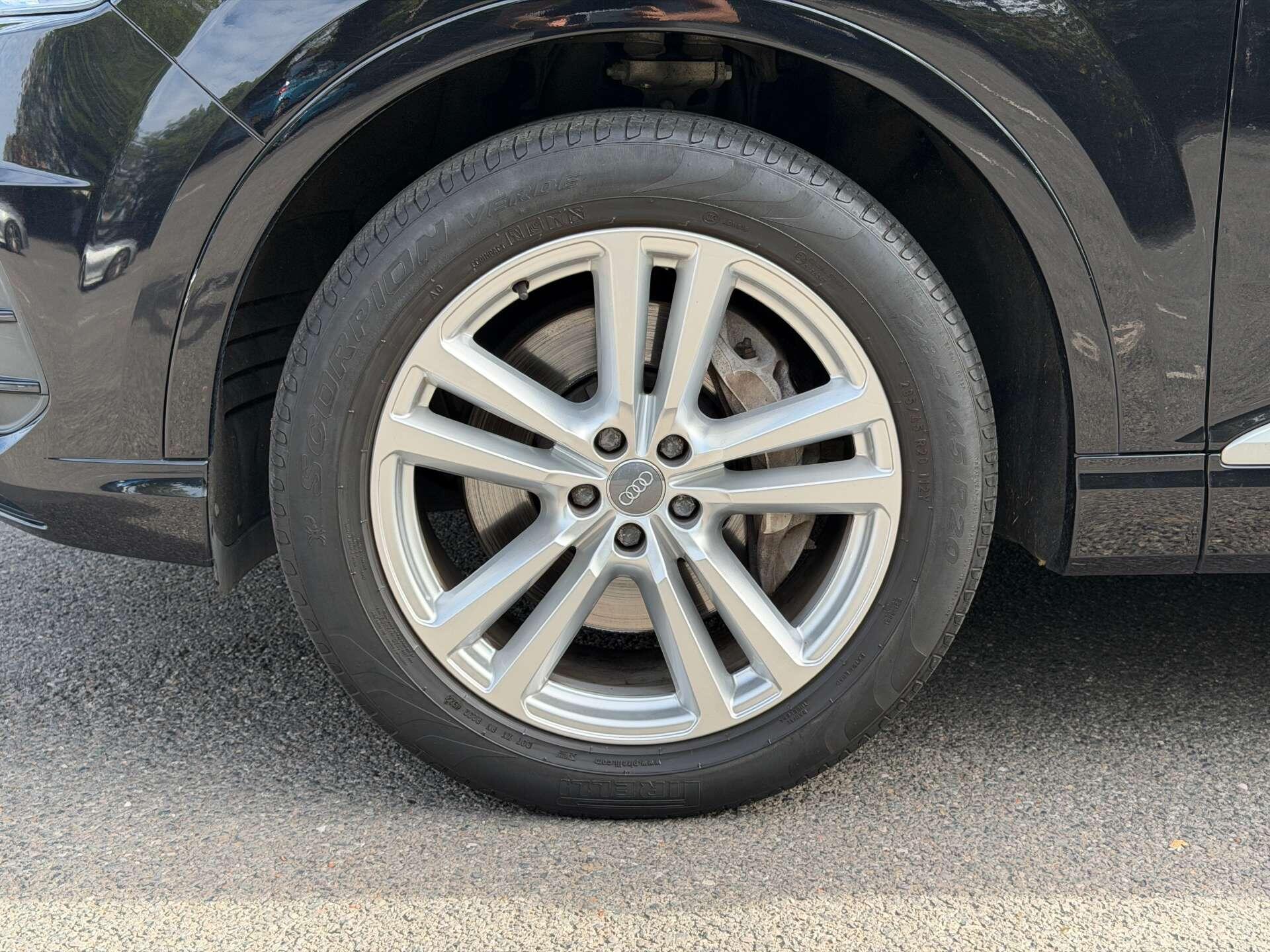 Audi Q7 view 58