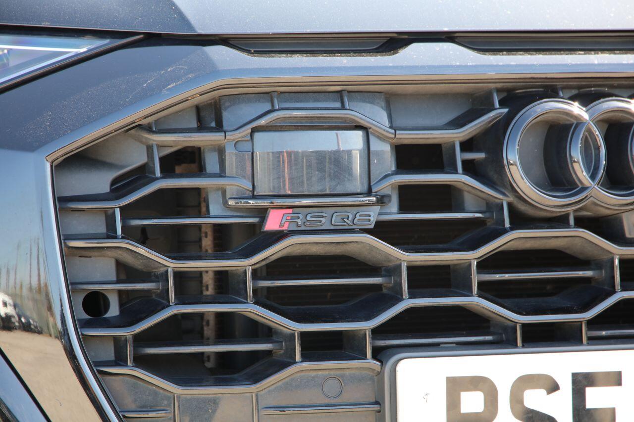 Audi RS Q8 view 16