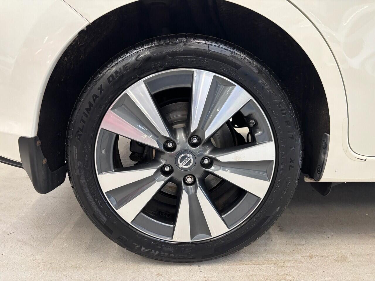 Nissan Pulsar view 9