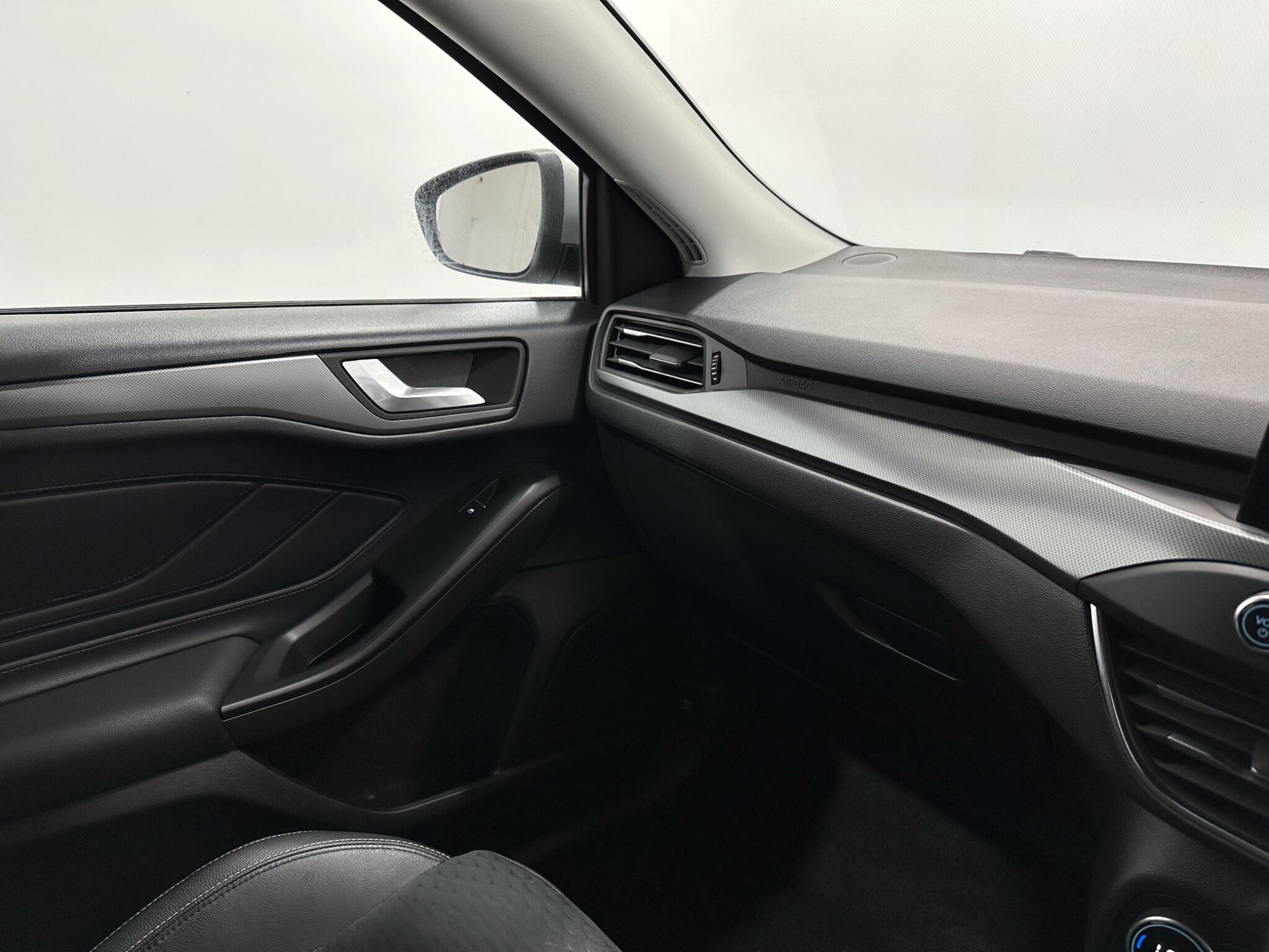 Ford Focus view 26