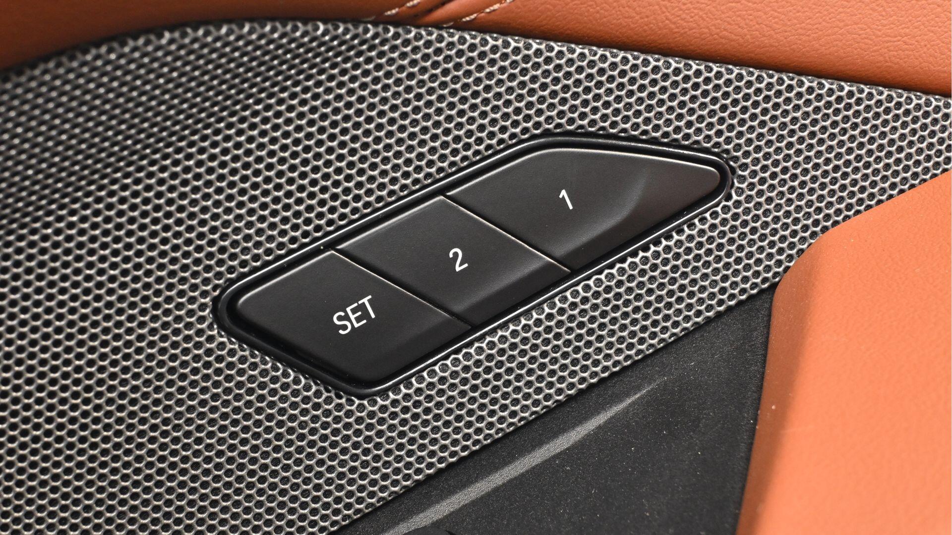 BMW i4 view 30
