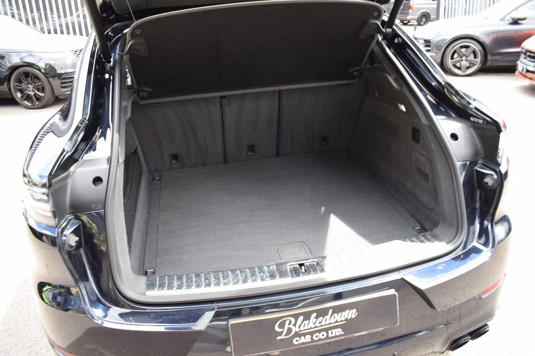 Porsche Cayenne view 30