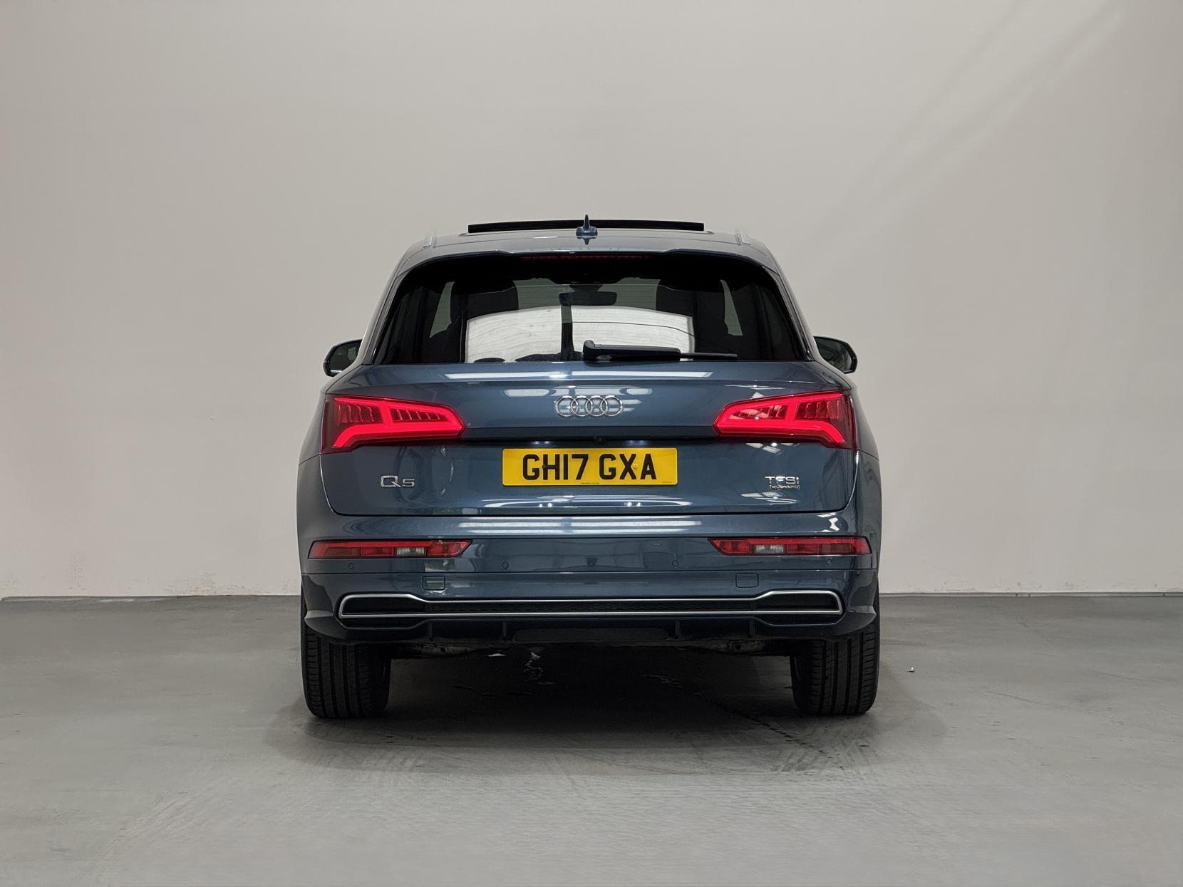 Audi Q5 view 13