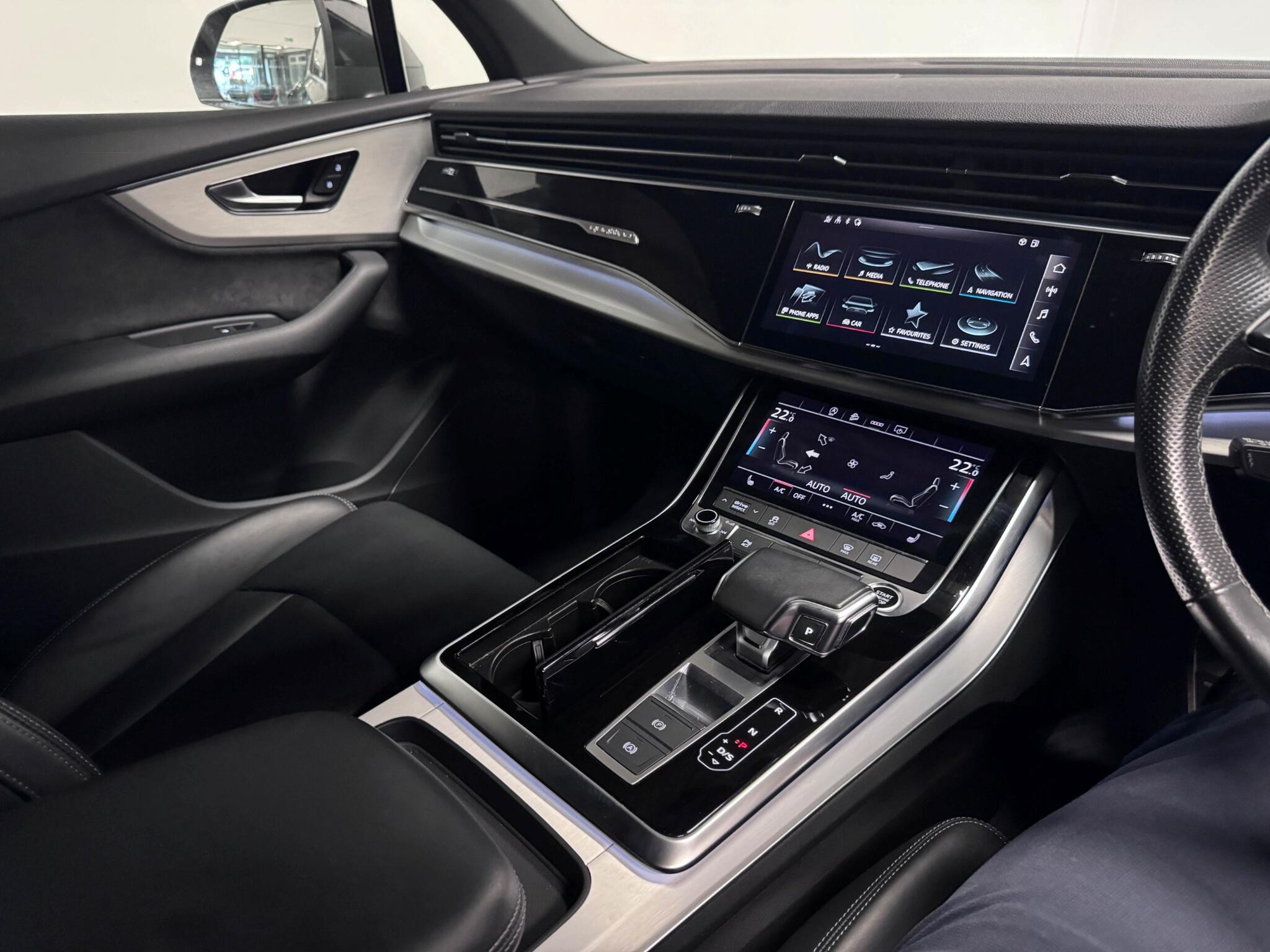 Audi Q7 view 38