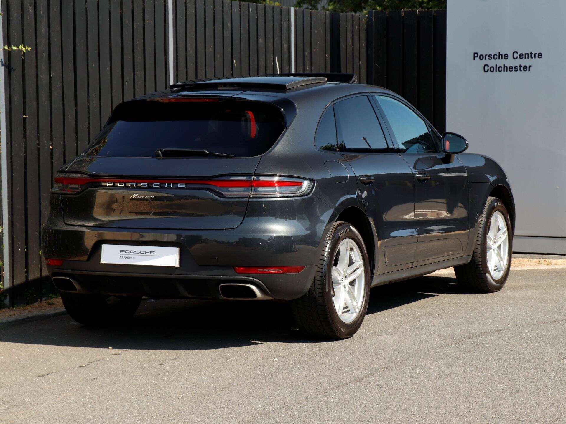 Porsche Macan view 36